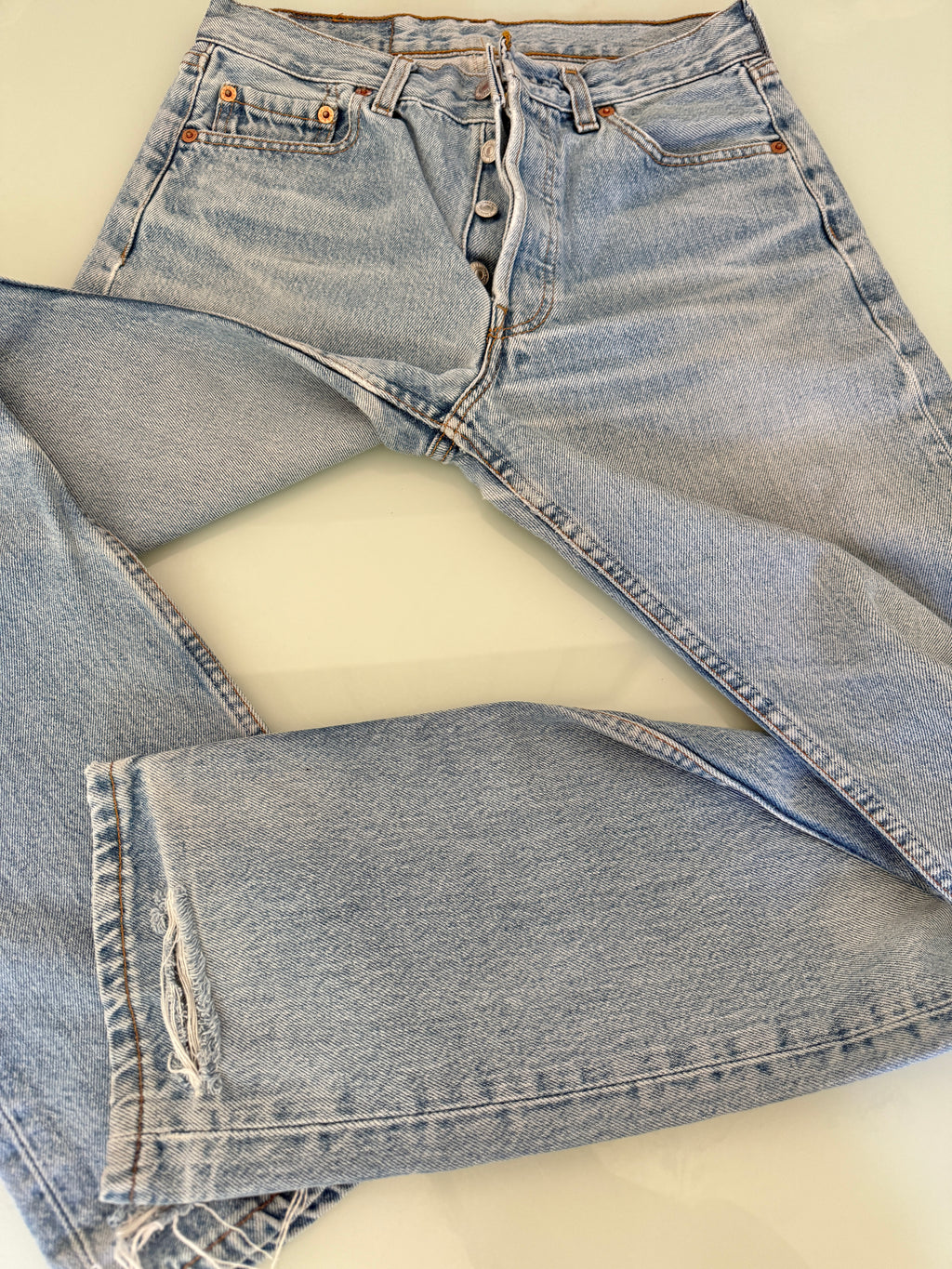 W27 L31 vintage Levis 501 26/27” measured waist medium light blue 501s Y2K lb