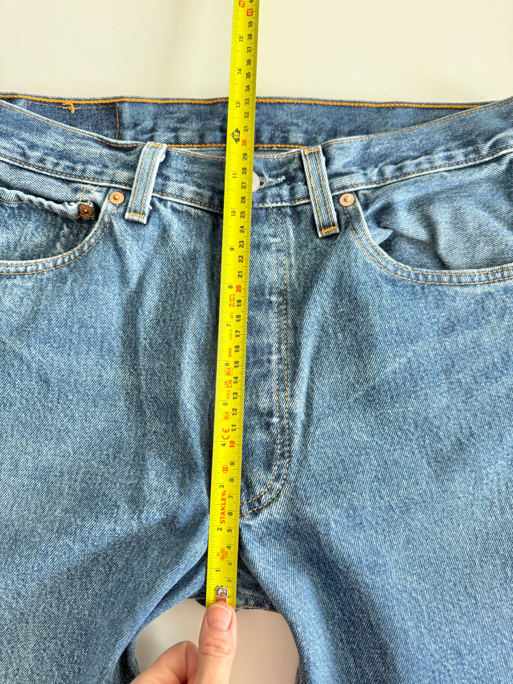 W31 L31 vintage Levis 501 30-31” measured dark blue made in 90s USA