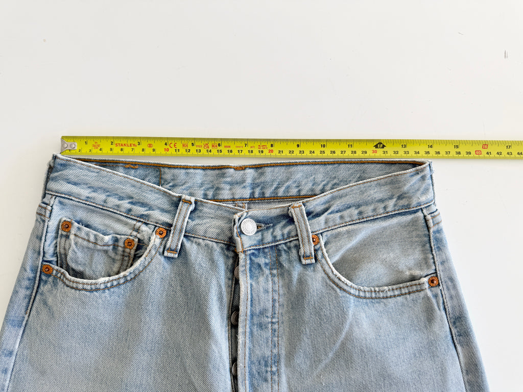 W27 L33 vintage Levis 501 27” measured light faded blue 90’s levi’s 501s