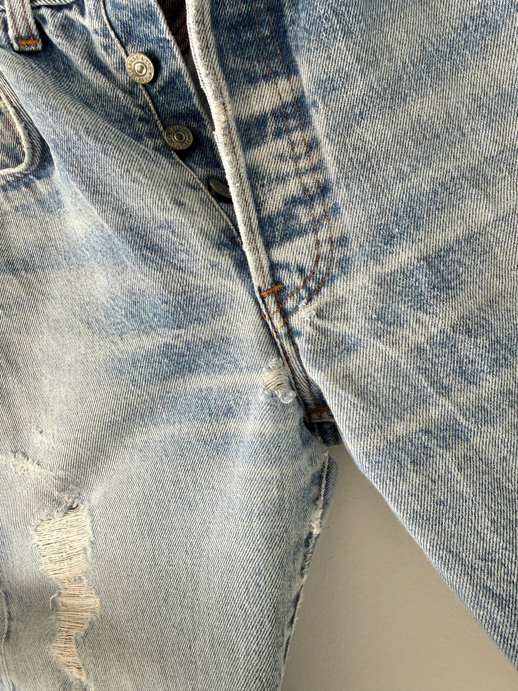 W30 L30 vintage Levis 501 29-30” measured distressed light blue denim 80s 501s