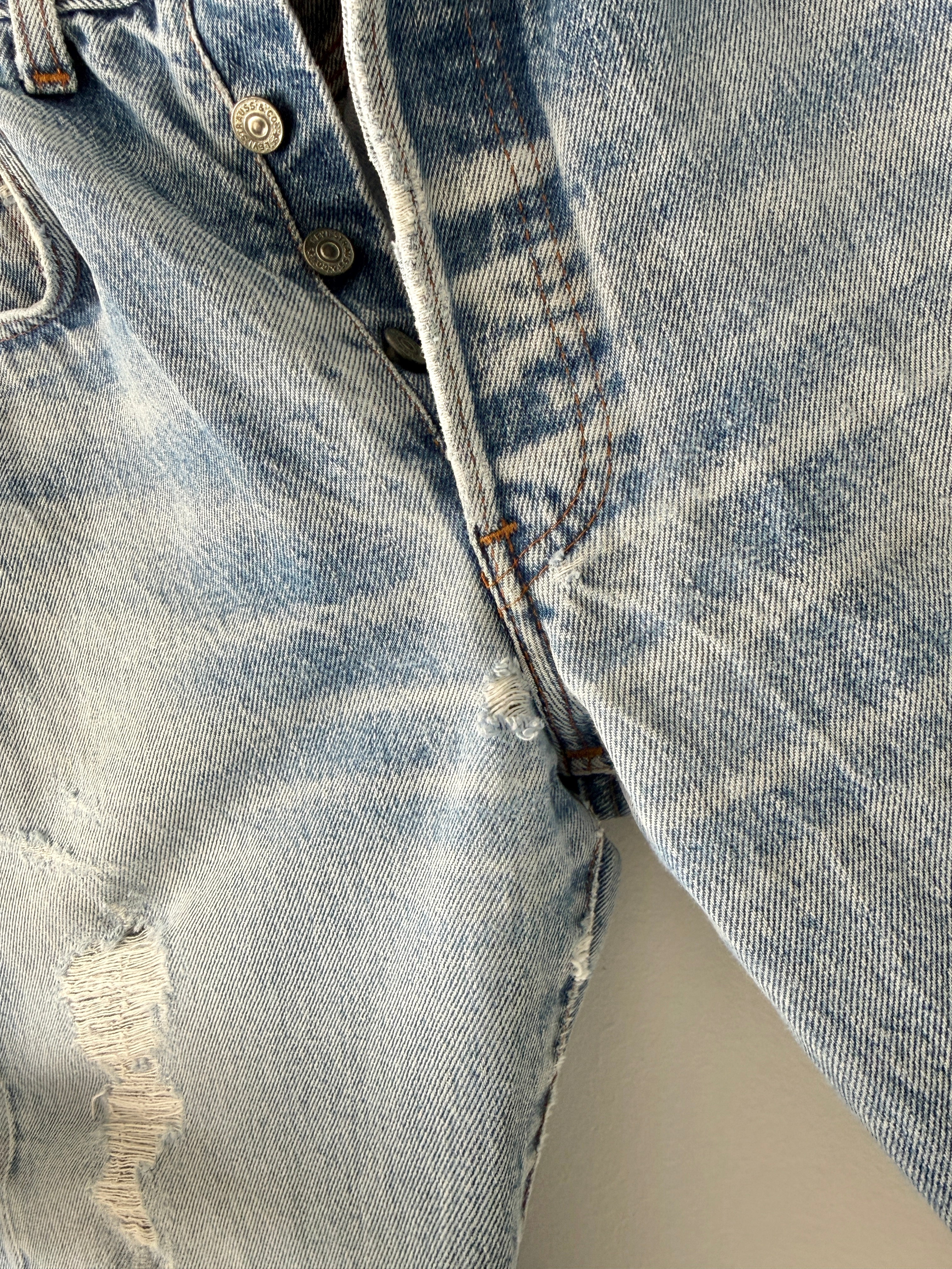 W30 L30 vintage Levis 501 29-30” measured distressed light blue denim 80s 501s