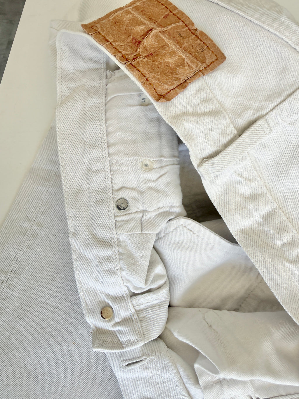W28 L30 white vintage Levis 501 27/28” measured waist white 90s/80s 501s