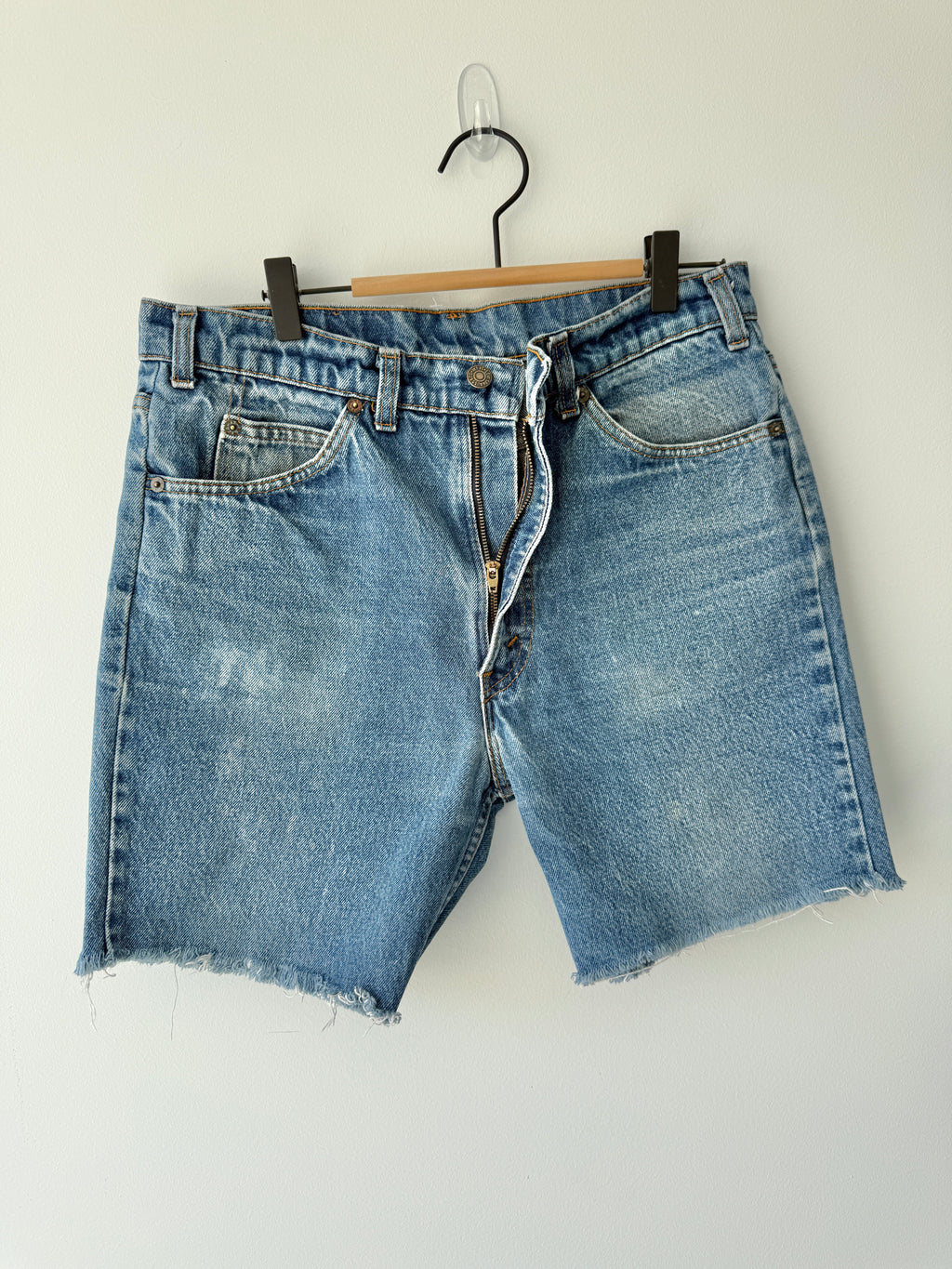 W30 L29 vintage Levis 517 30/31” measured waist medium blue faded  80s 517s shorts
