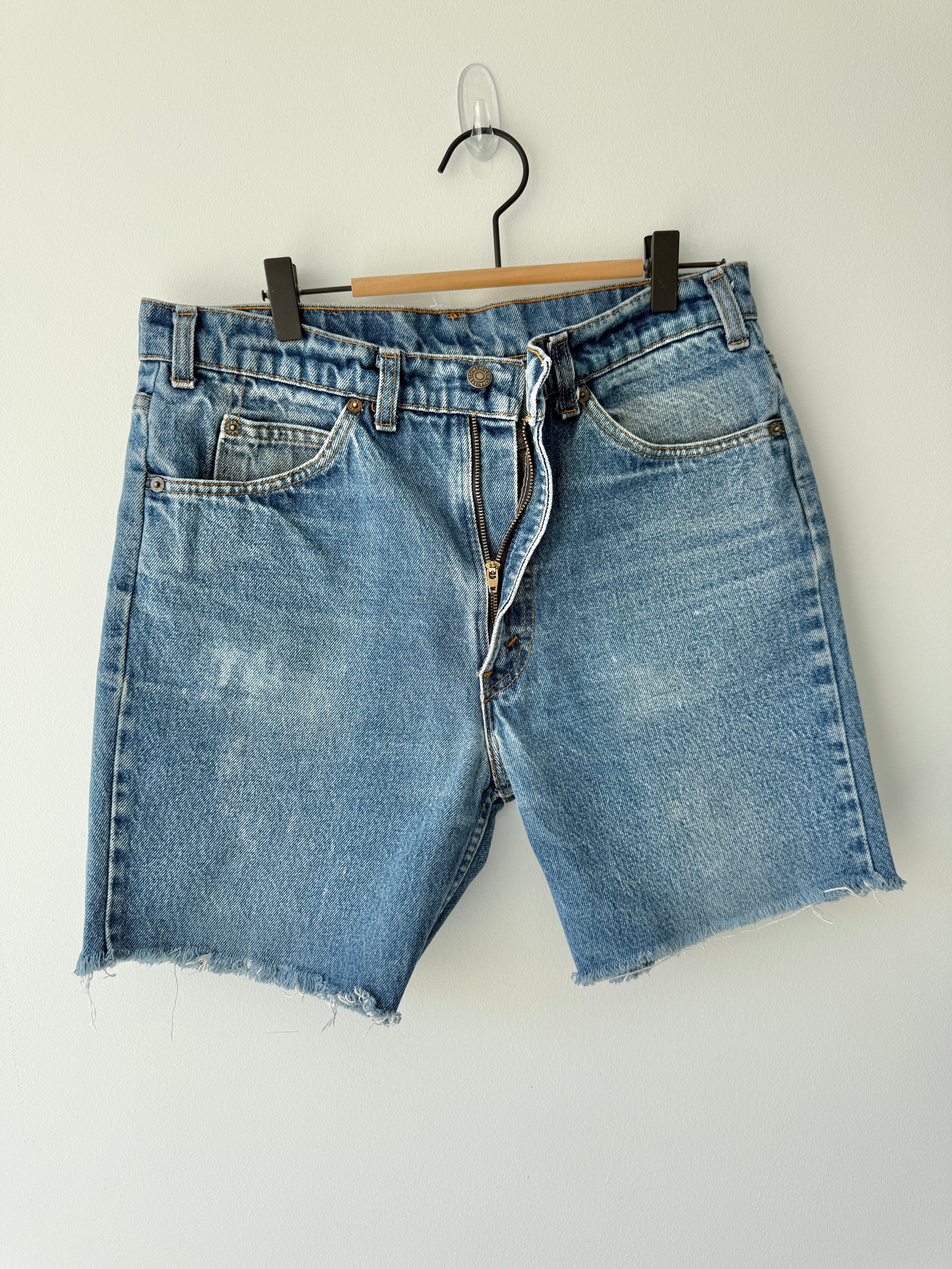 W30 L29 vintage Levis 517 30/31” measured waist medium blue faded  80s 517s shorts