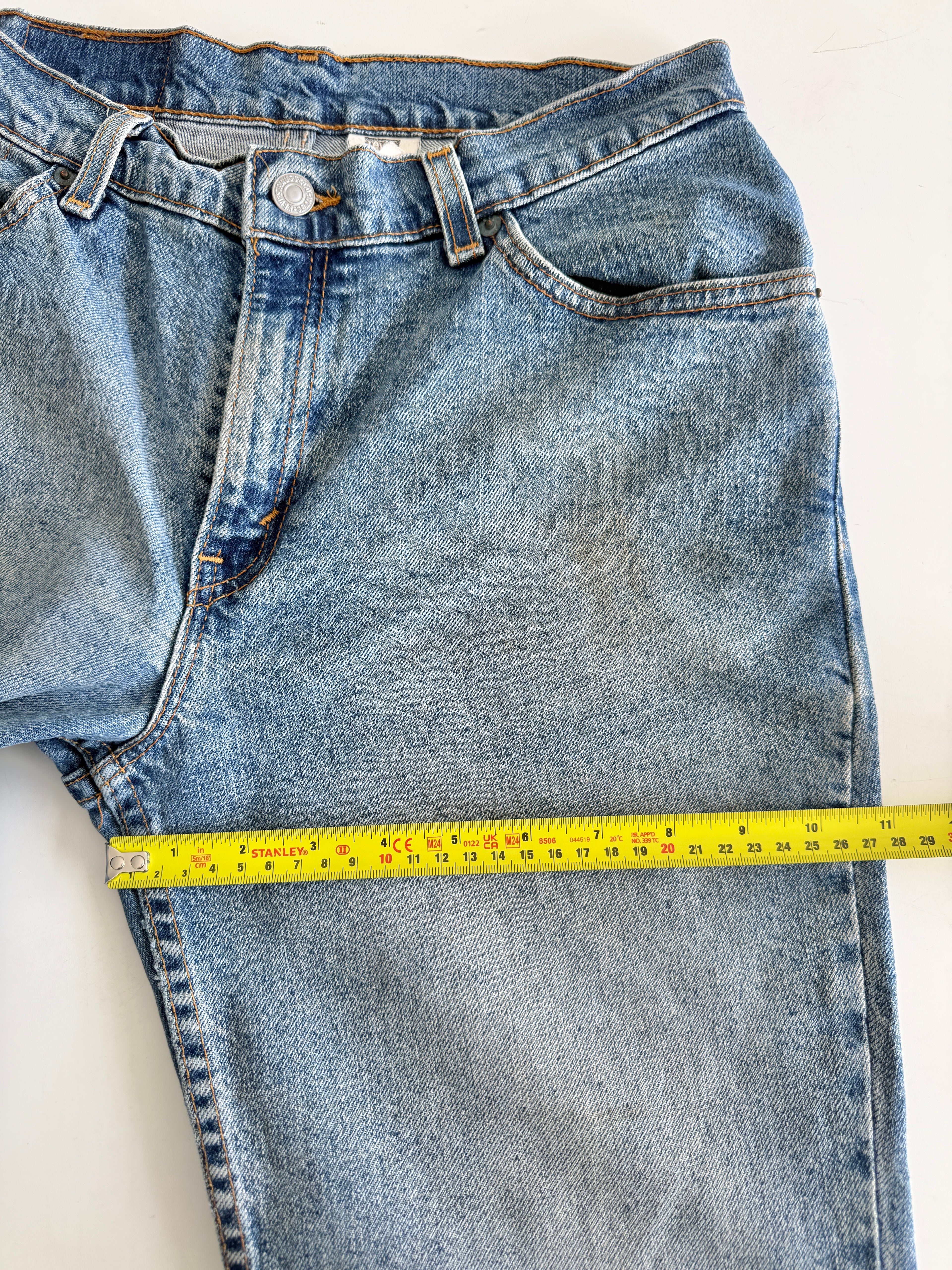 W27 L32 vintage Levis 517 27” measured medium blue faded denim Y2K 517 (not 100% cotton denim) 2% Lycra