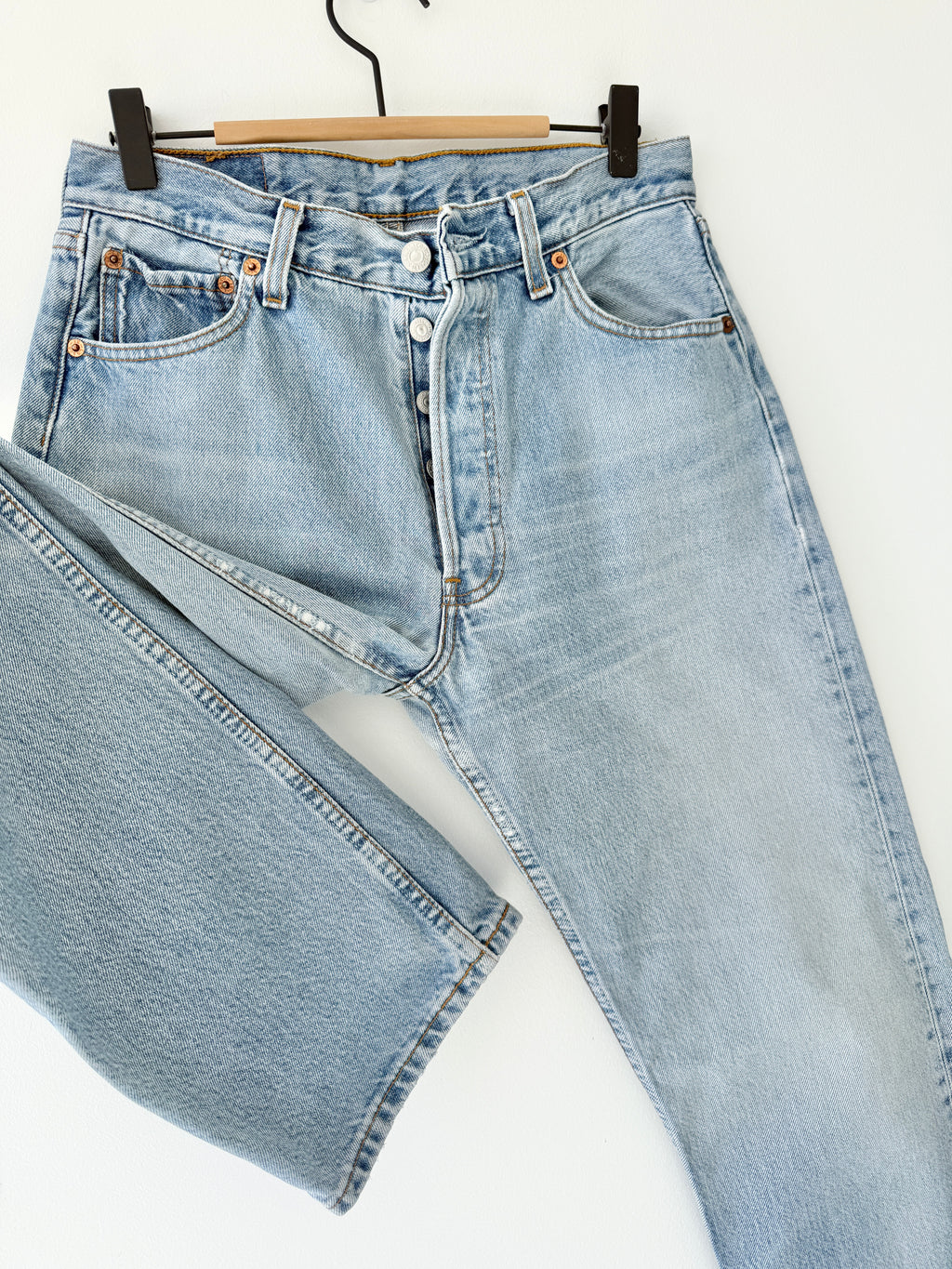 W29 L32 vintage Levis 501 28/29” light blue Levi’s 501s 90s