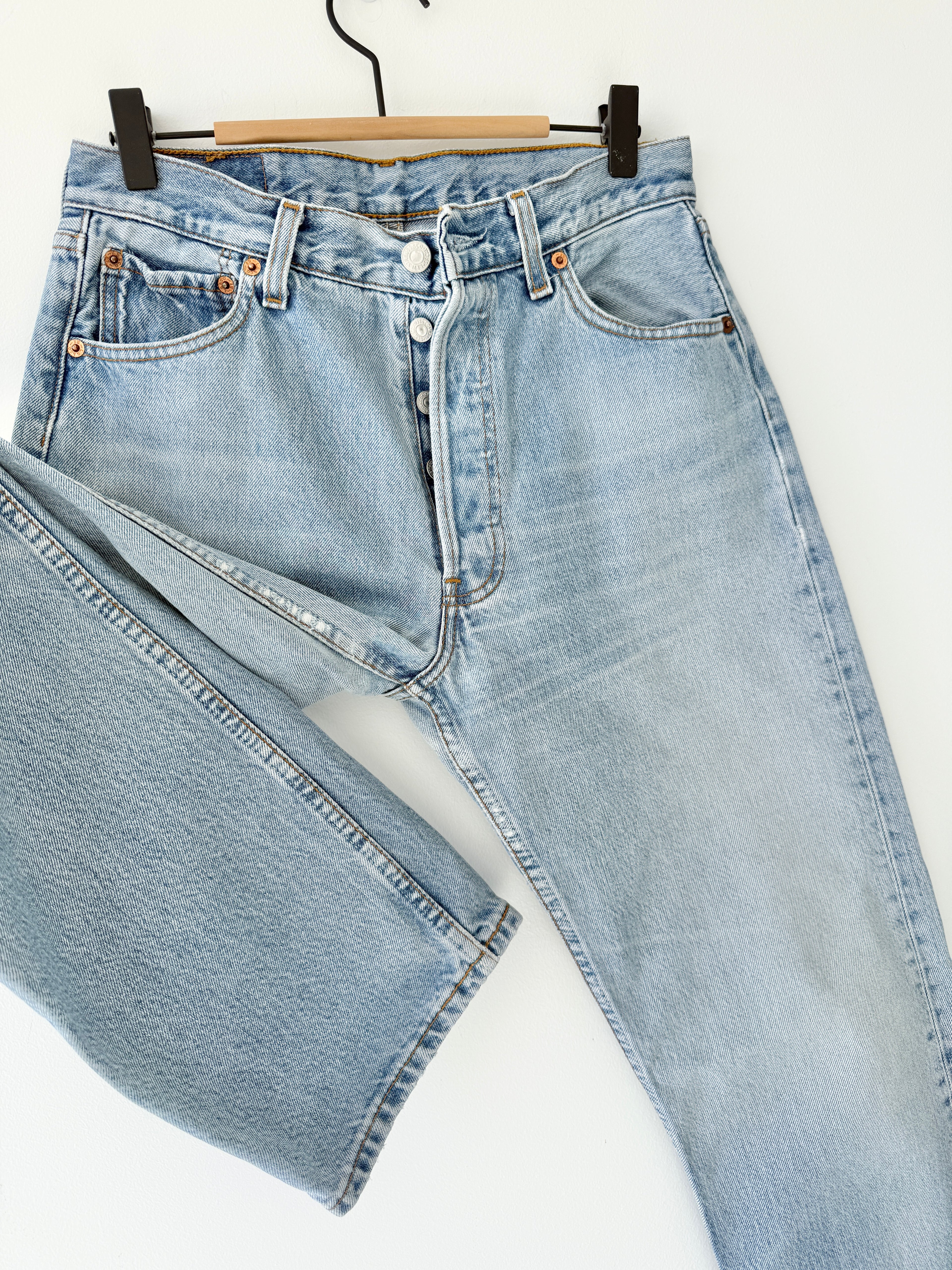 W29 L32 vintage Levis 501 28/29” light blue Levi’s 501s 90s
