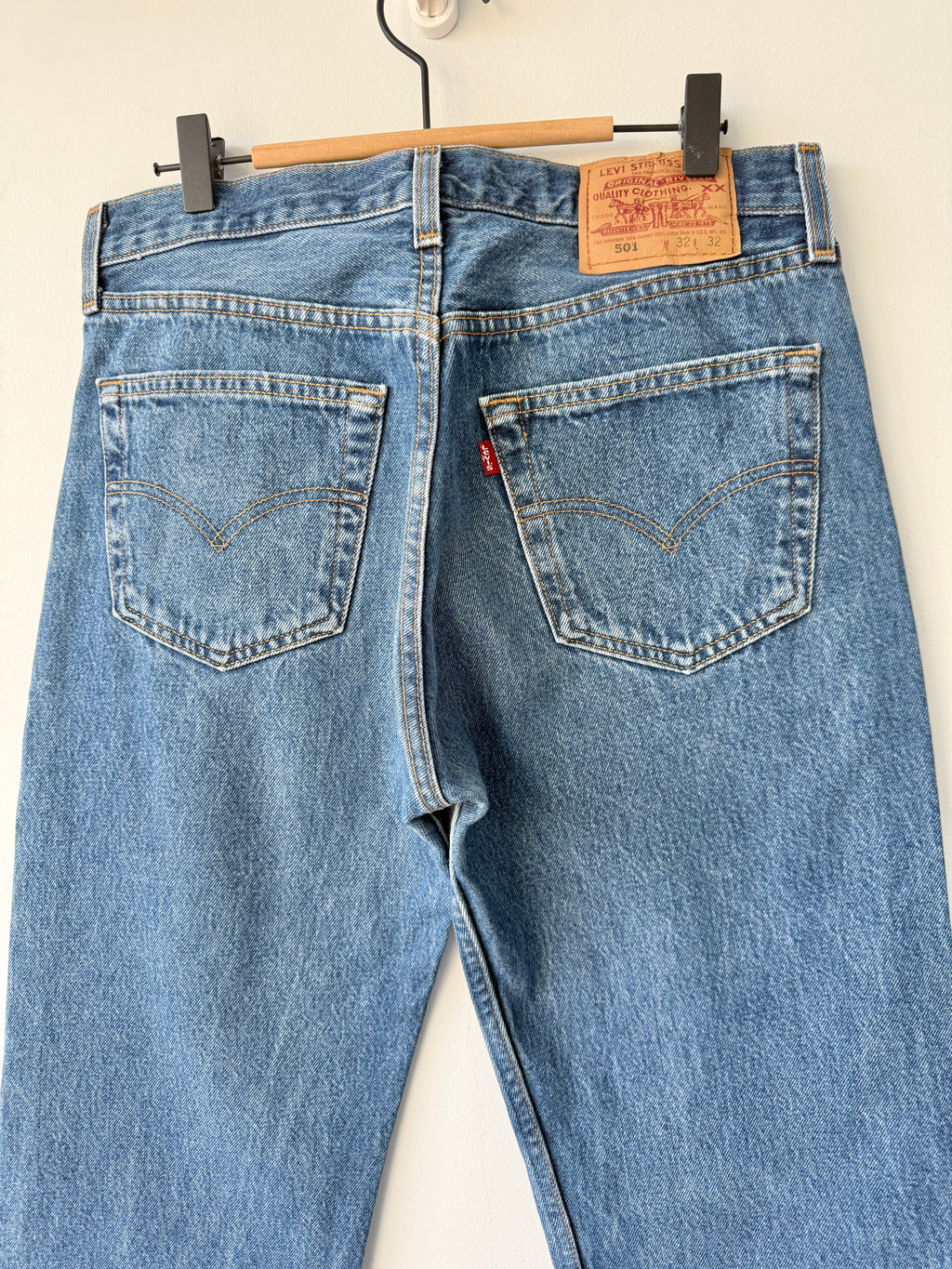 W31 L31 vintage Levis 501 30-31” measured dark blue made in 90s USA