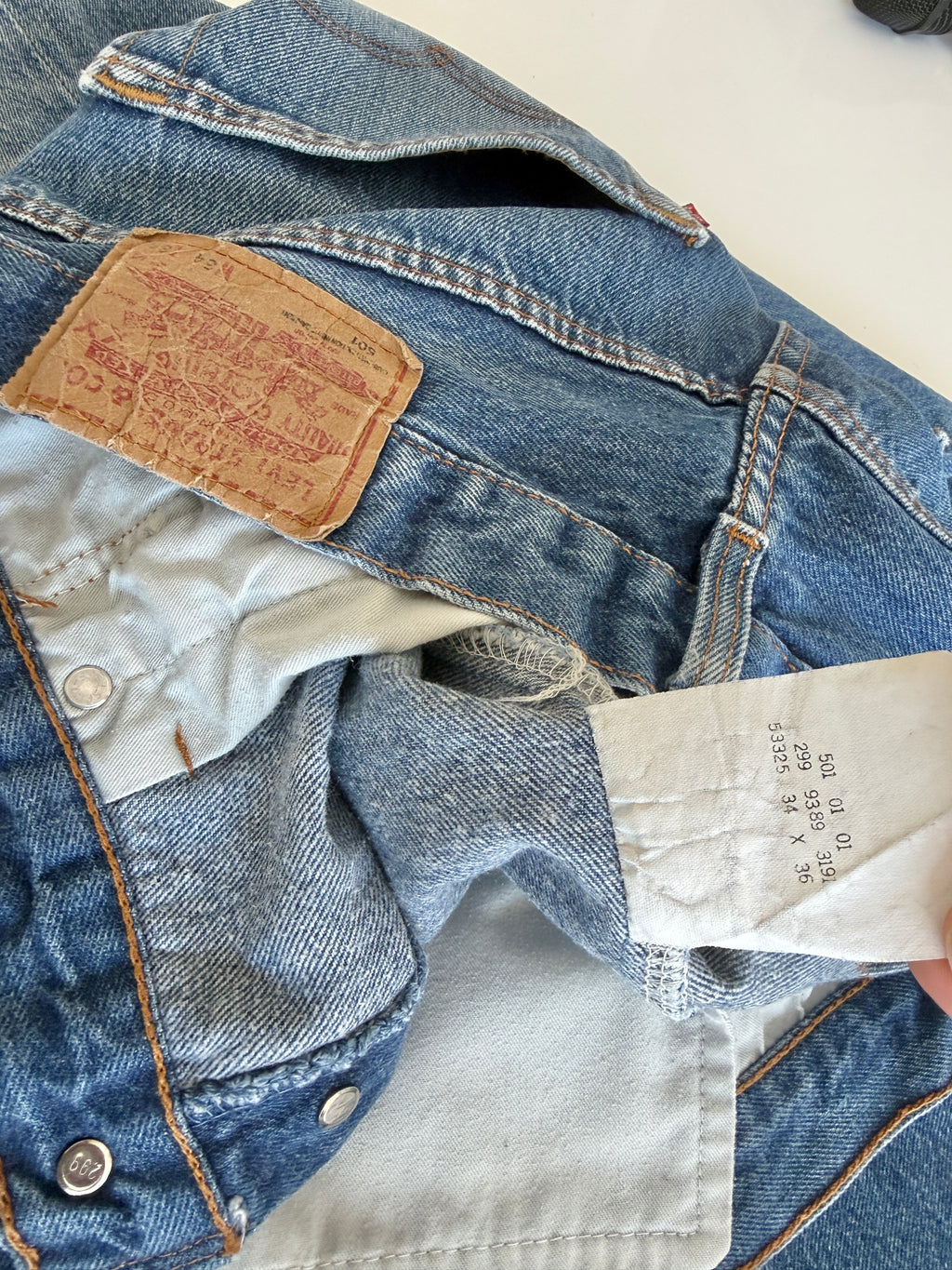 W31 L30 vintage Levis 501 30/31” measured waist dark faded 501s late 80s 90s denim