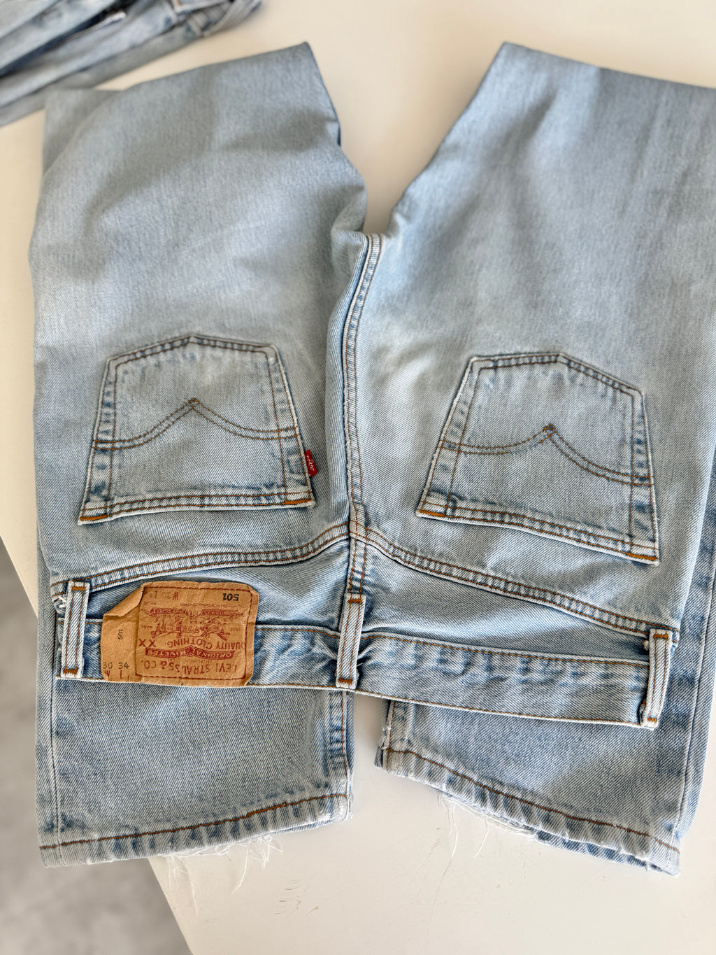 W28 L33 vintage Levis 501 27-28” measured light faded blue made in 90s