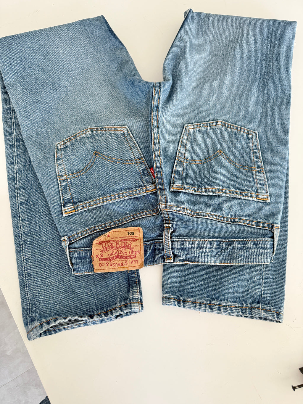 W24 L30 vintage Levis 501 23-24” medium blue 90s Levi’s 501s