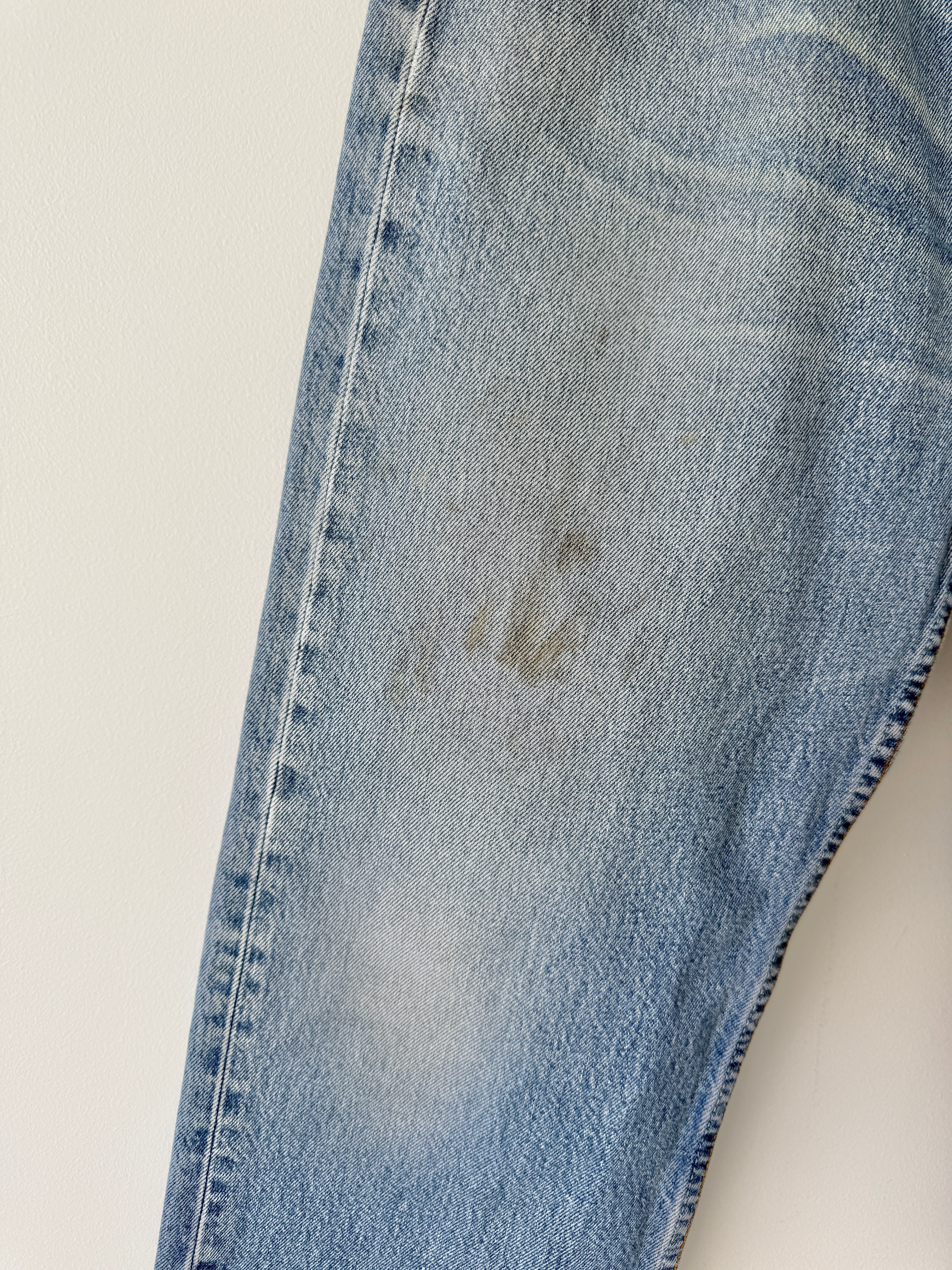W33 L28 vintage Levis 501 32-33” measured medium faded blue denim Y2K wallet mark well worn in denim