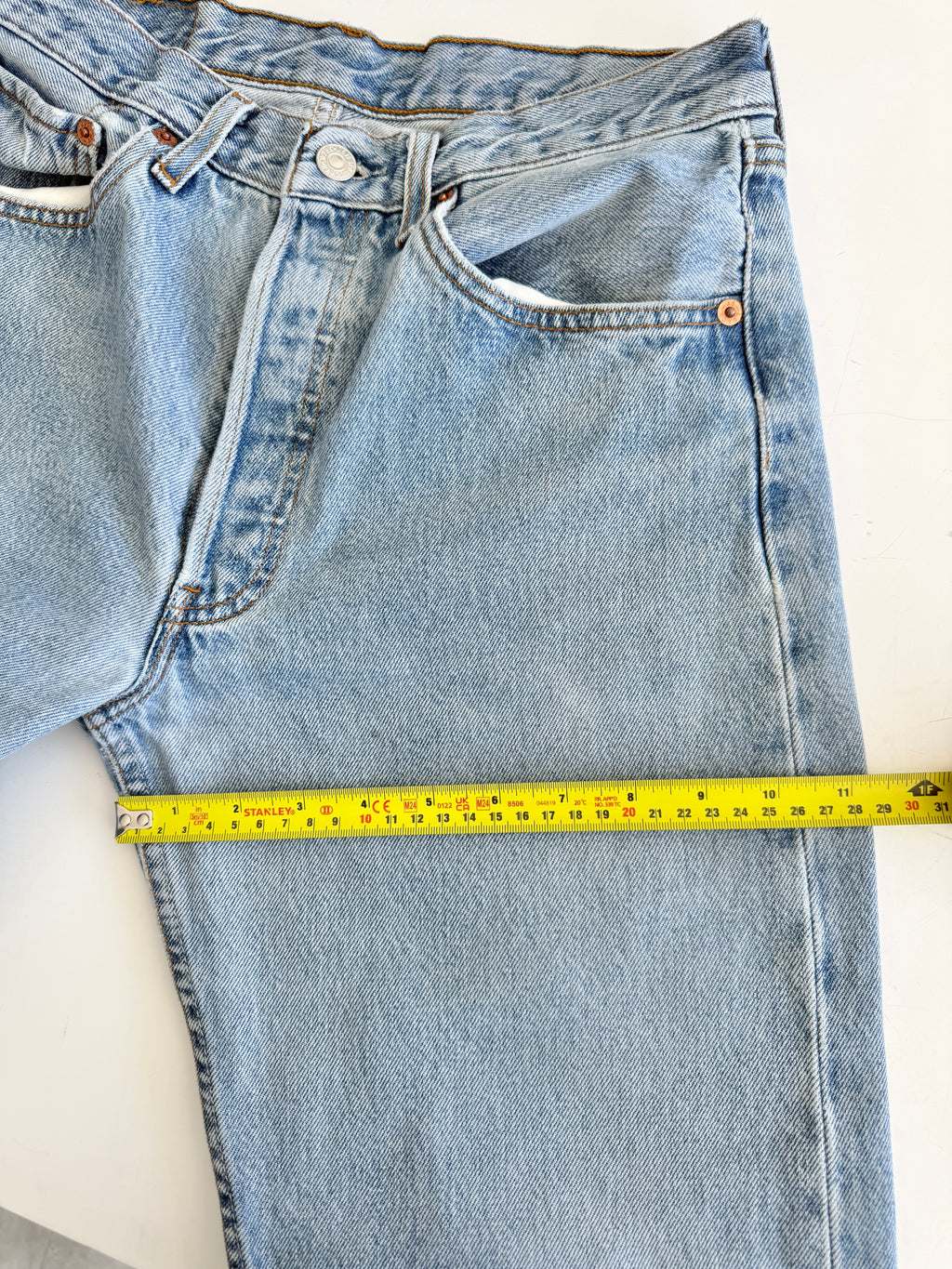 W28 L30 vintage Levis 501 27/28” light blue Levi’s 501s 90s
