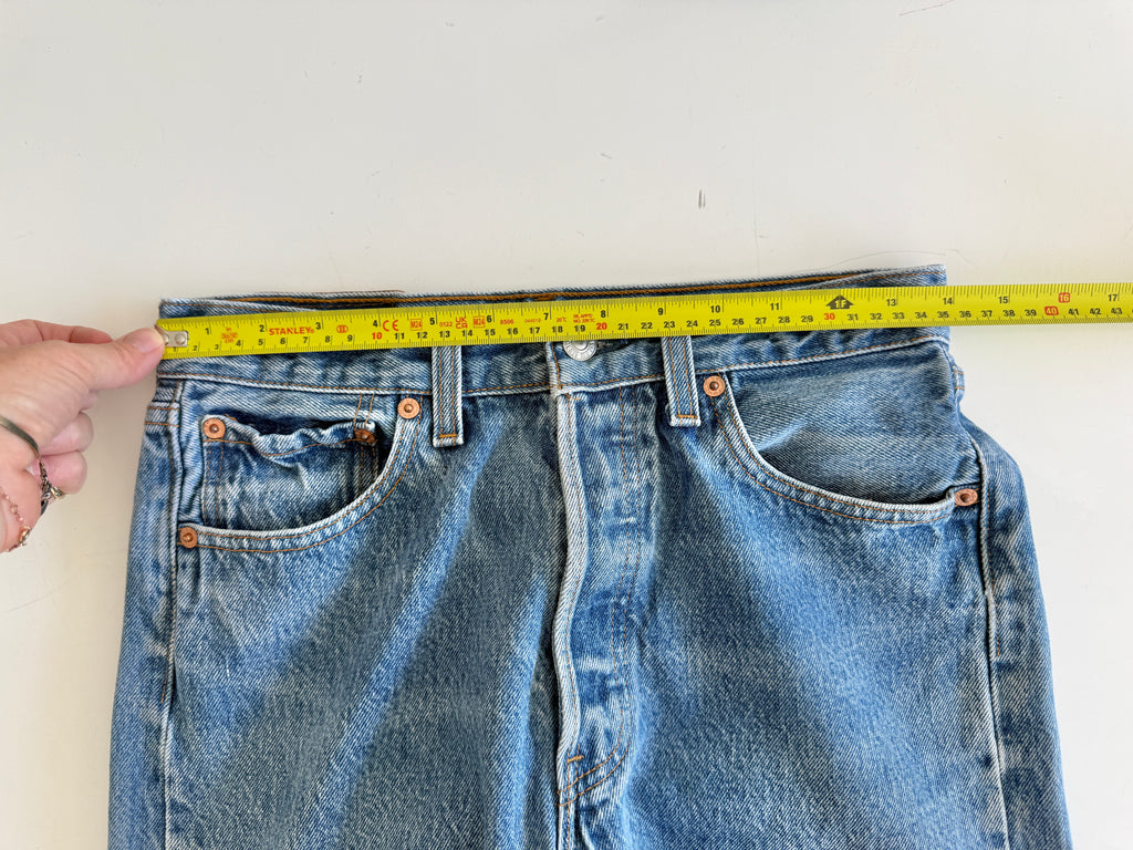 W27 L31 vintage Levis 501s 27” measured dark faded blue 501s 90s USA