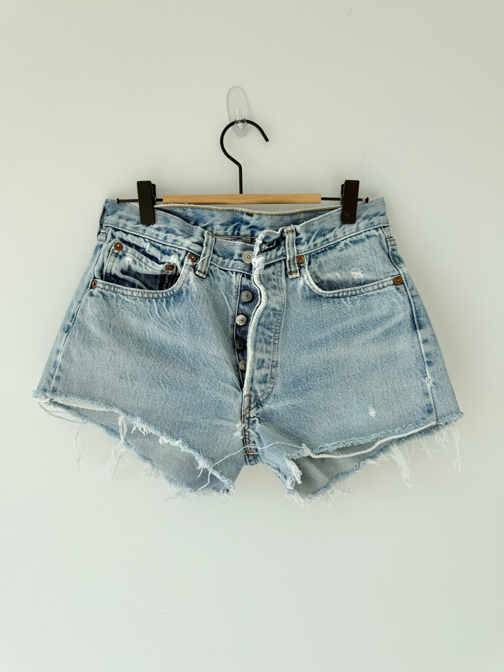 W27 Selvedge vintage Levis 501 26/27” measured waist light faded blue 70s 501s selvedge Levi’s made in USA