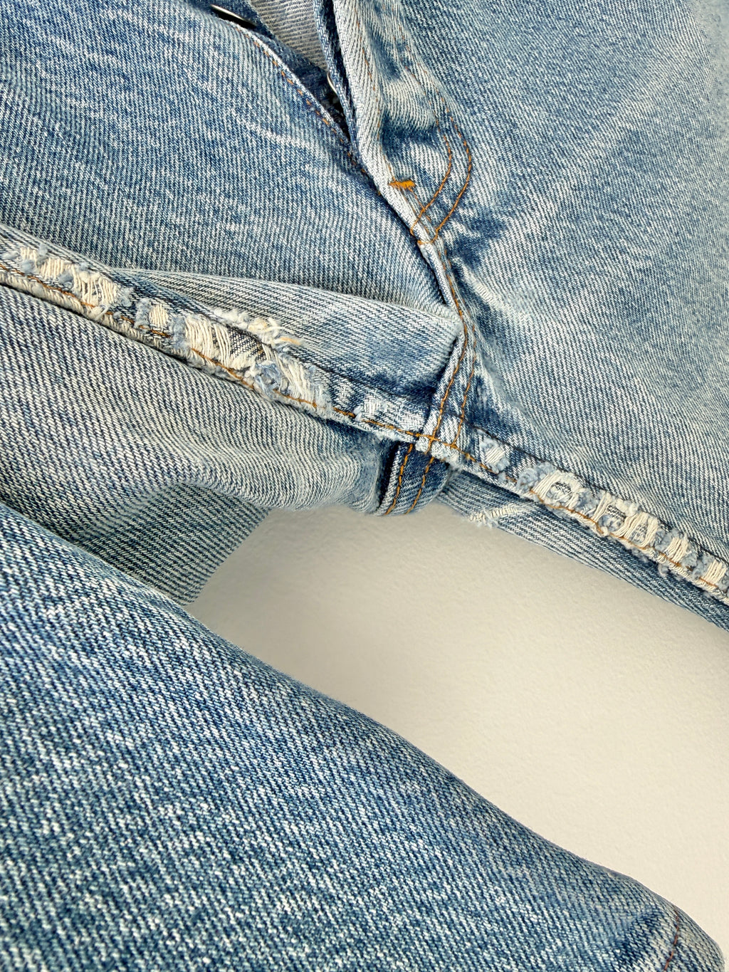 W31 L29 vintage Levis 501 30/31” measured waist medium faded blue 501s early 90s USA