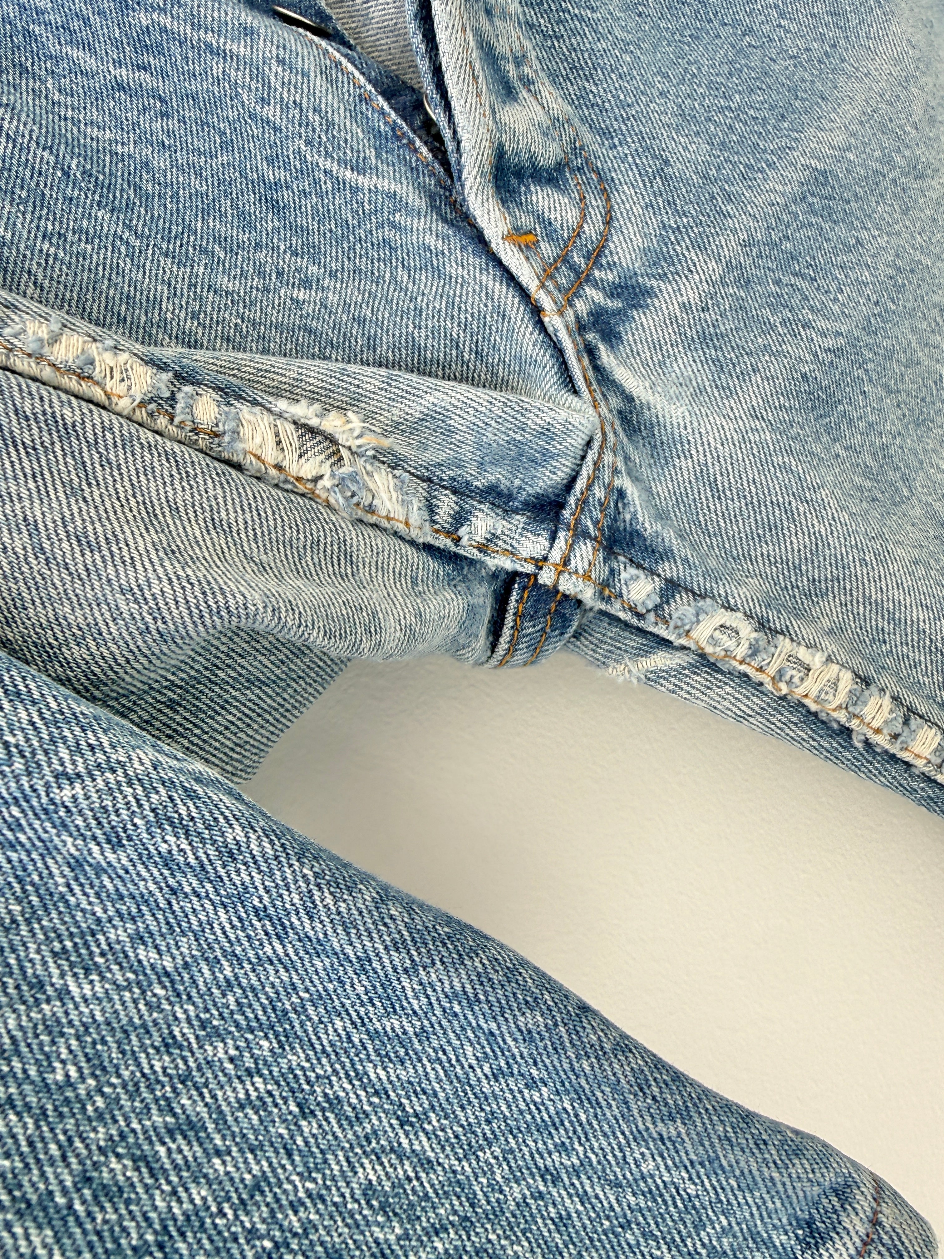 W31 L29 vintage Levis 501 30/31” measured waist medium faded blue 501s early 90s USA