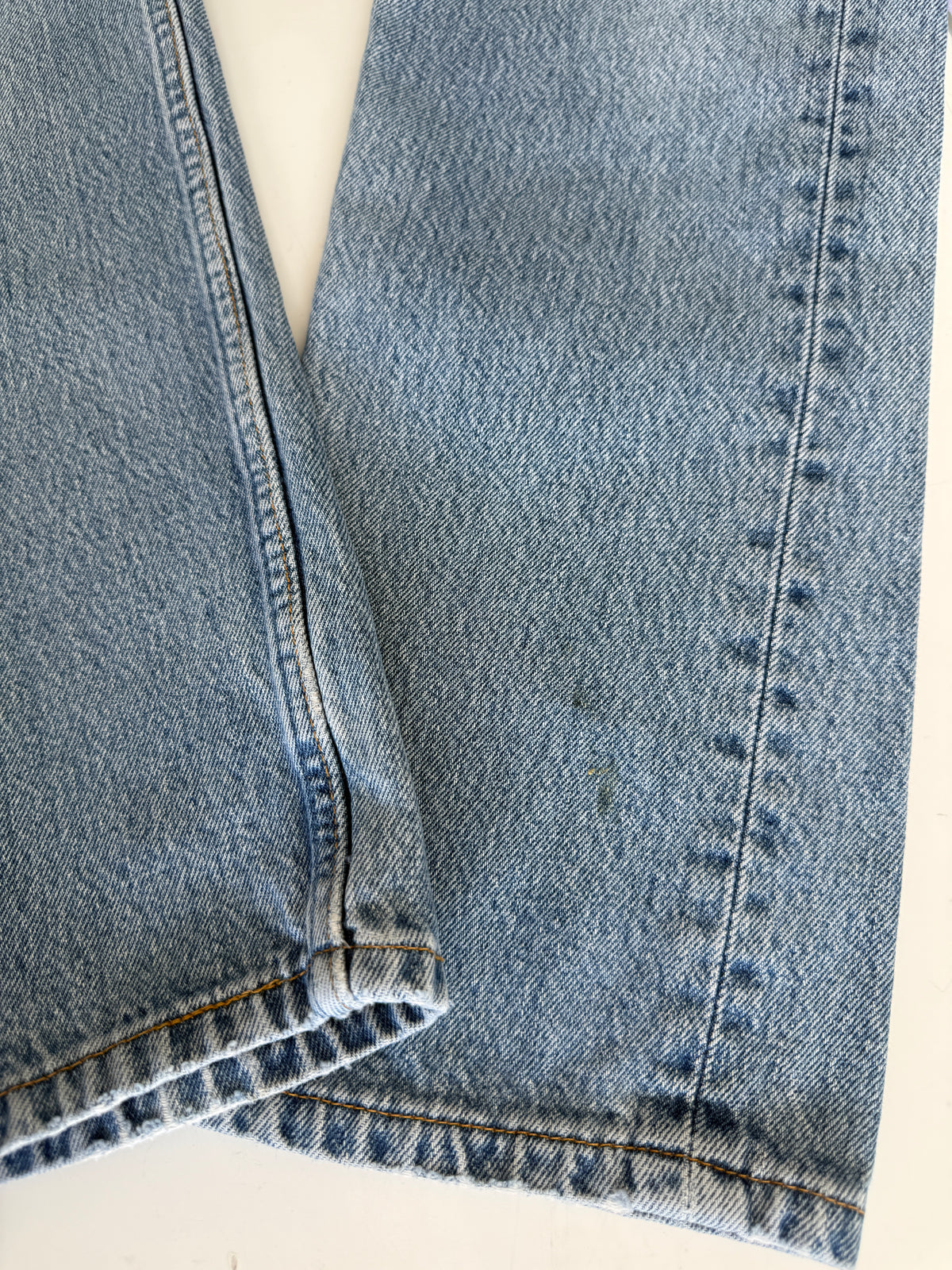 W25 L31 vintage Levis 501 24/25” measured waist medium light blue 501s 90s  USA nl