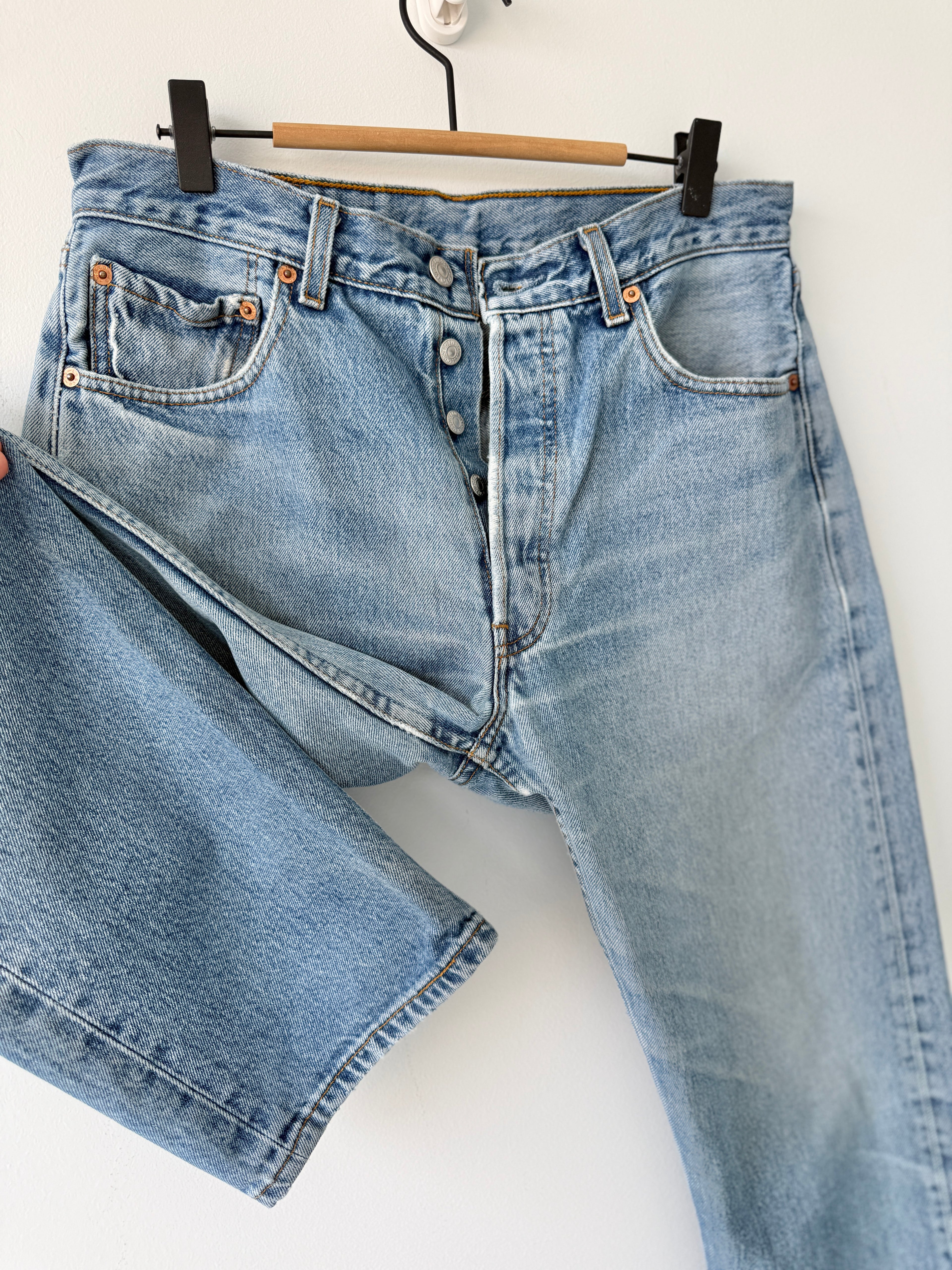 W30 L29 vintage Levis 501 29/30” measured unique faded blue denim 90s Levi’s 501s