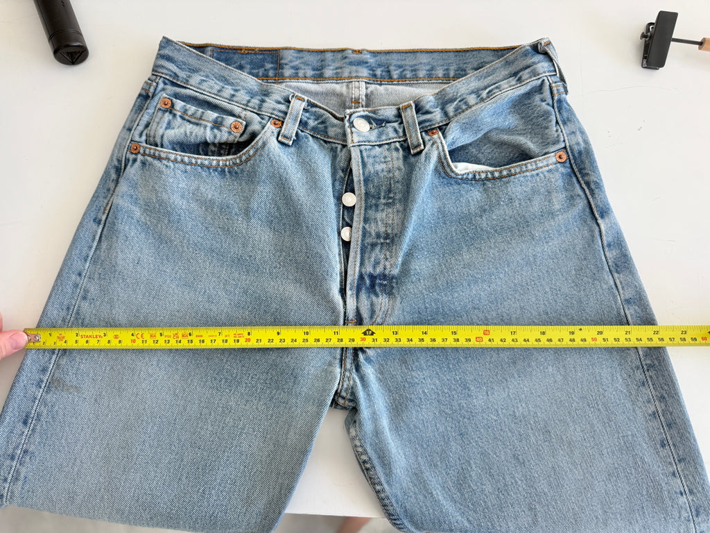 W29 L30 vintage Levis 501 29” measured medium faded blue Y2K Levi’s 501s