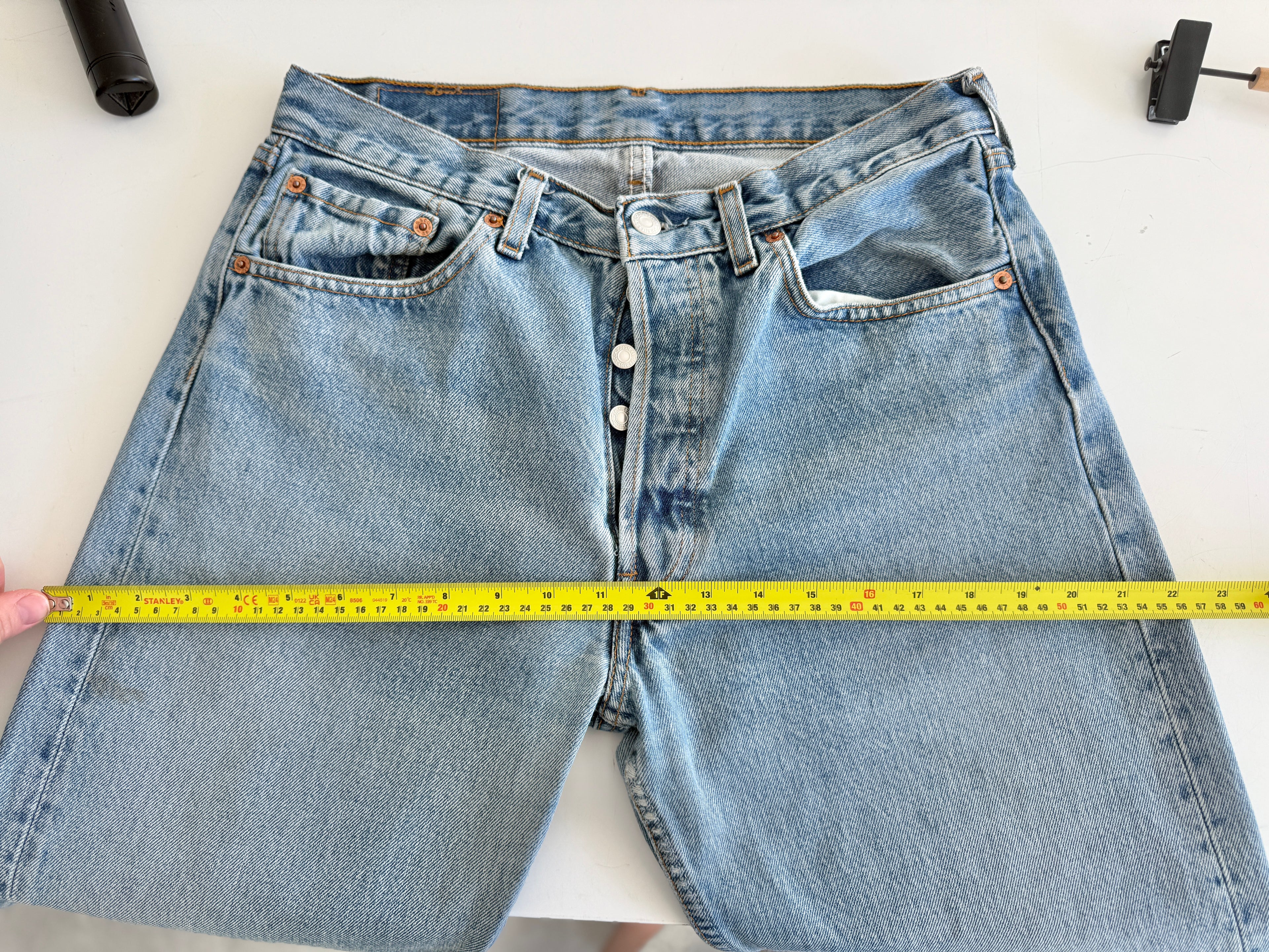 W29 L30 vintage Levis 501 29” measured medium faded blue Y2K Levi’s 501s