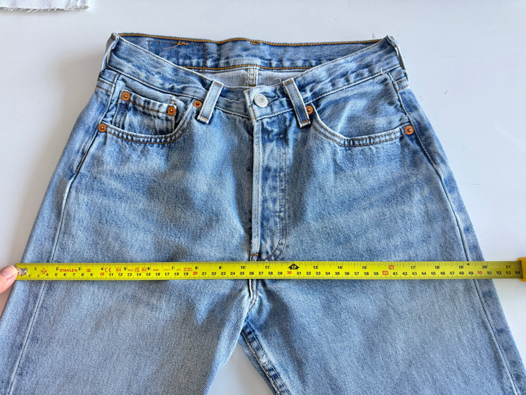 W26 L30 vintage Levis 501 light medium blue 25/26” measured waist 90s levis 501s