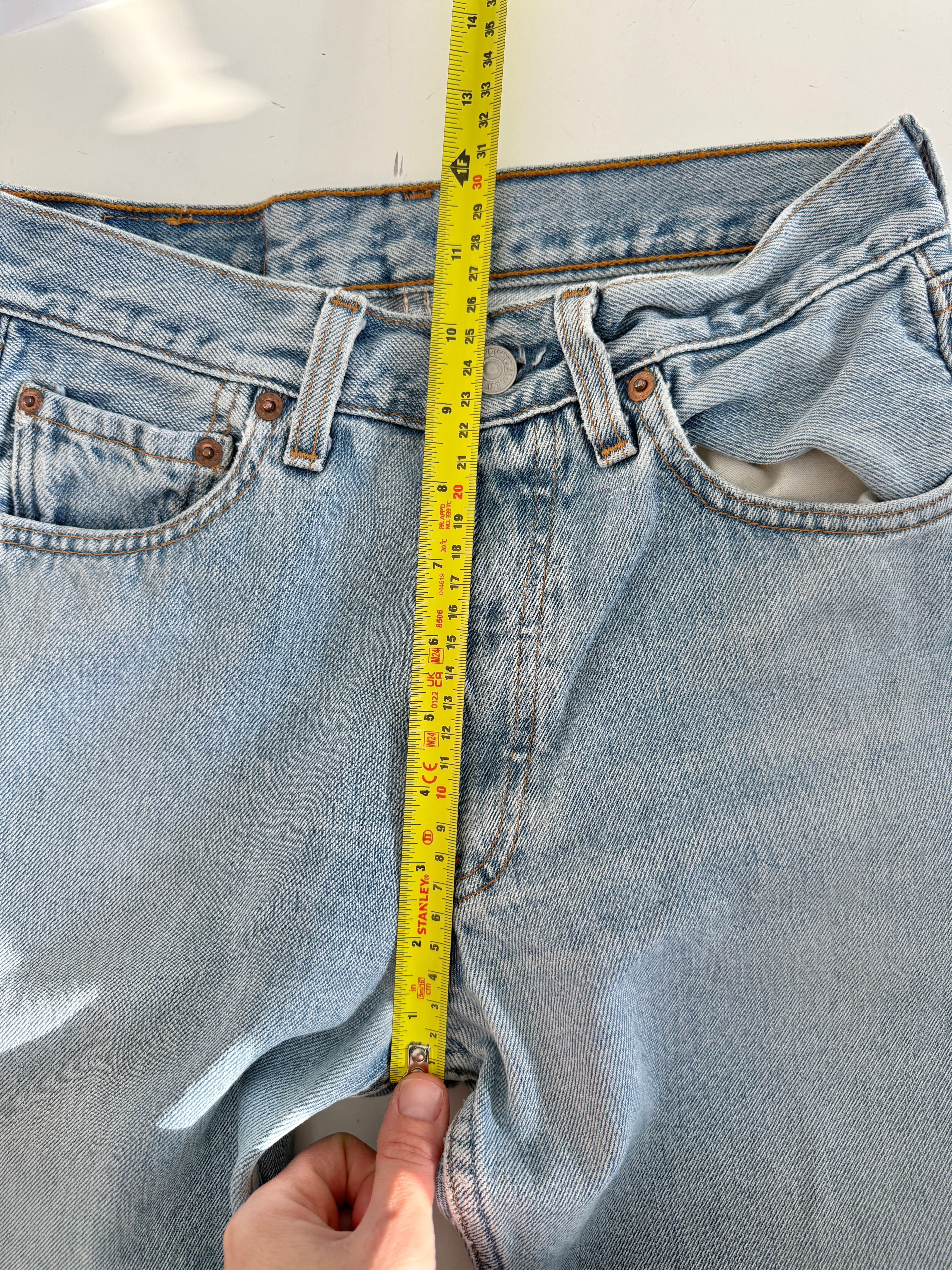 W25 L33 vintage Levis 501s 24/25” medium blue denim Levi’s 501s 90s USA
