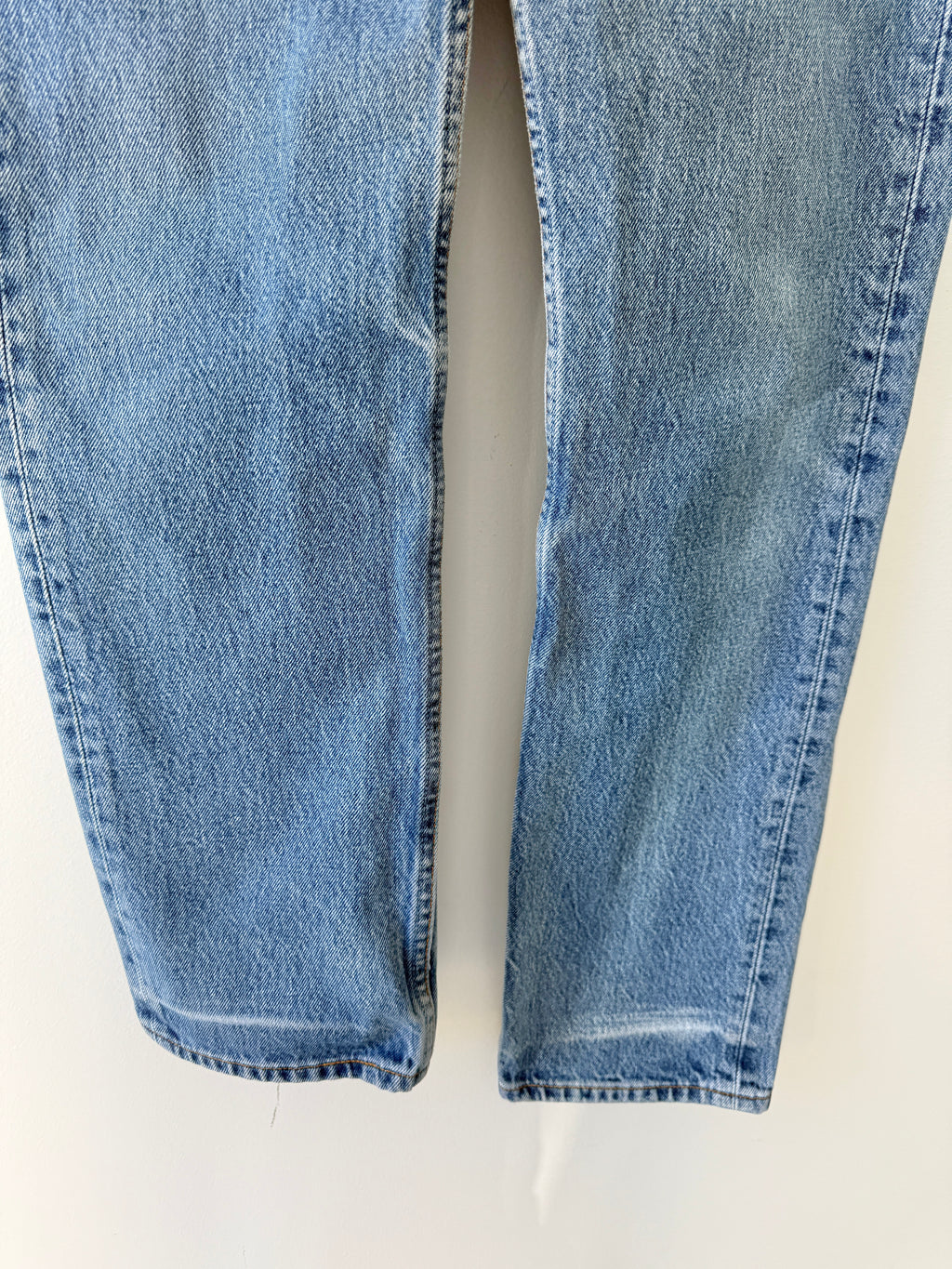 W26 L30 vintage Levis 501 25-26” medium blue 90s Levi’s 501s
