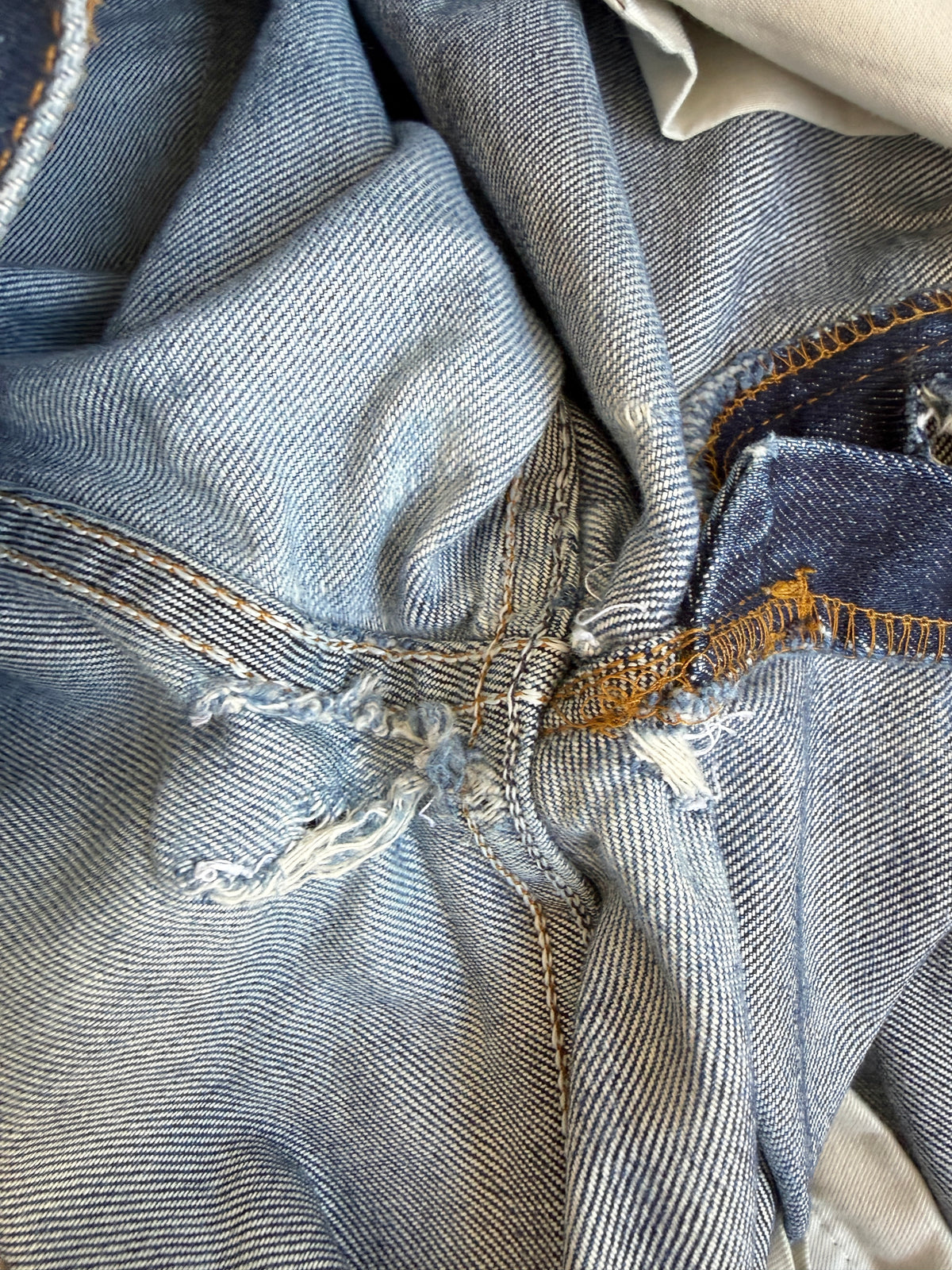 W32 L28 vintage Levis 501s 31/32” measured dark fade blue faded Y2K 501s