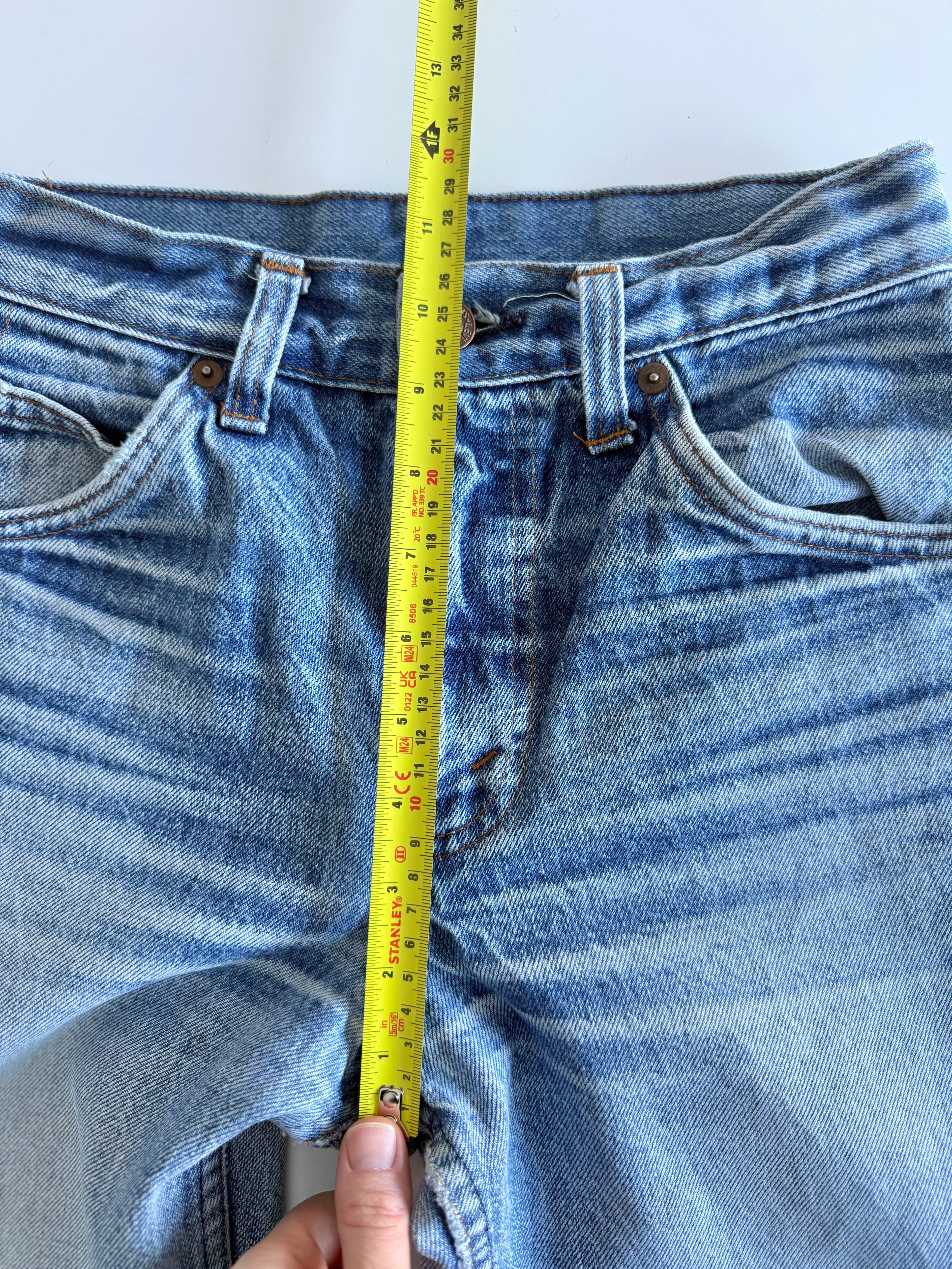 W24 L26 vintage Levis 24/25” measured whiskers denim medium faded blue 70s/80’s levi’s