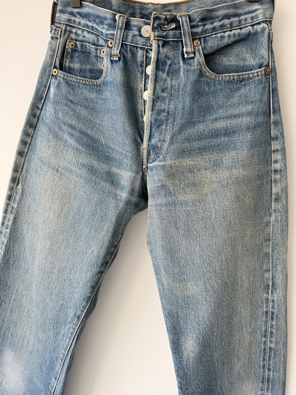 Selvedge W26 L34 vintage Levis 501 25/26” measured medium blue faded 80s USA Levi’s 501s