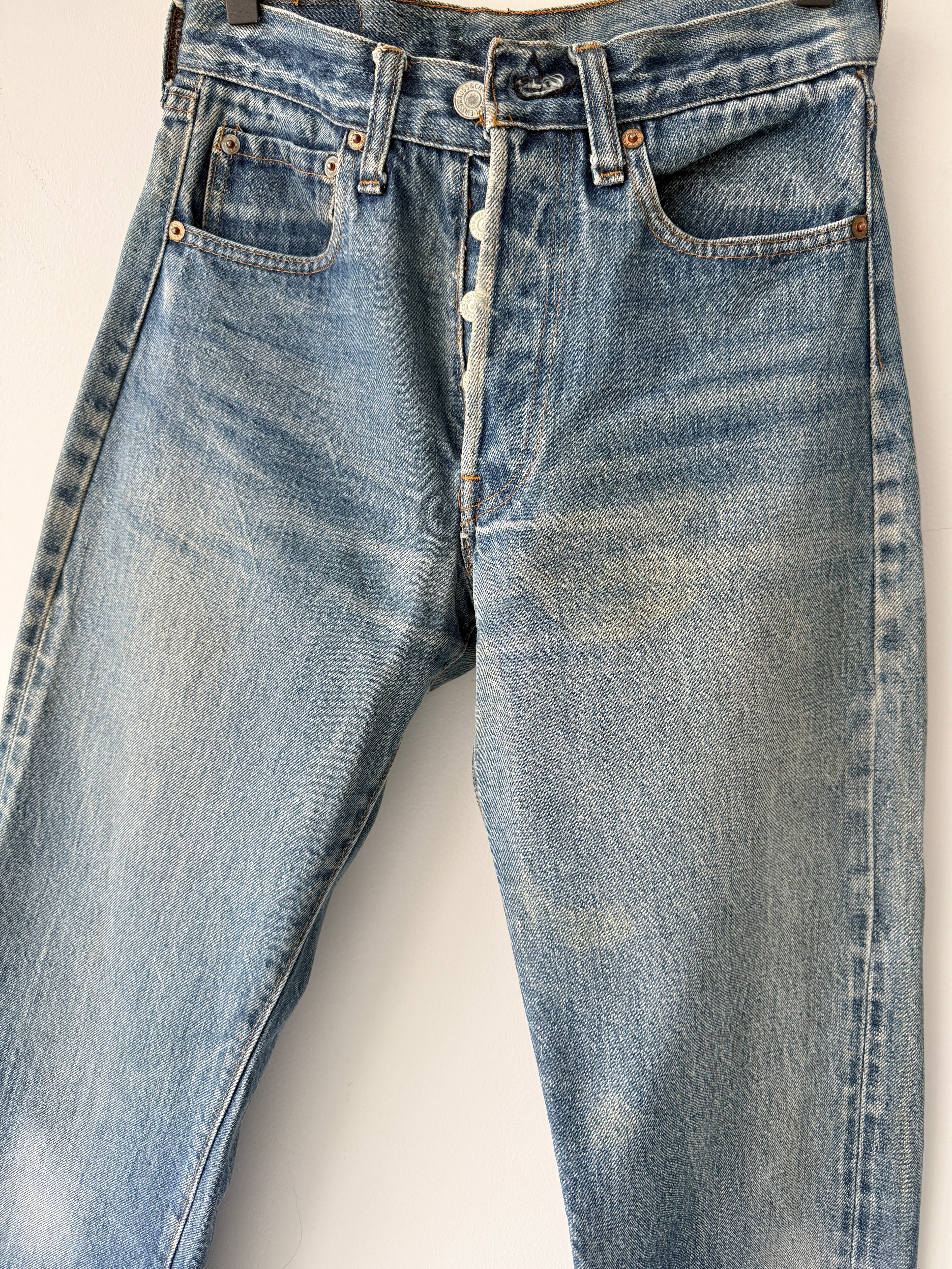 Selvedge W26 L34 vintage Levis 501 25/26” measured medium blue faded 80s USA Levi’s 501s