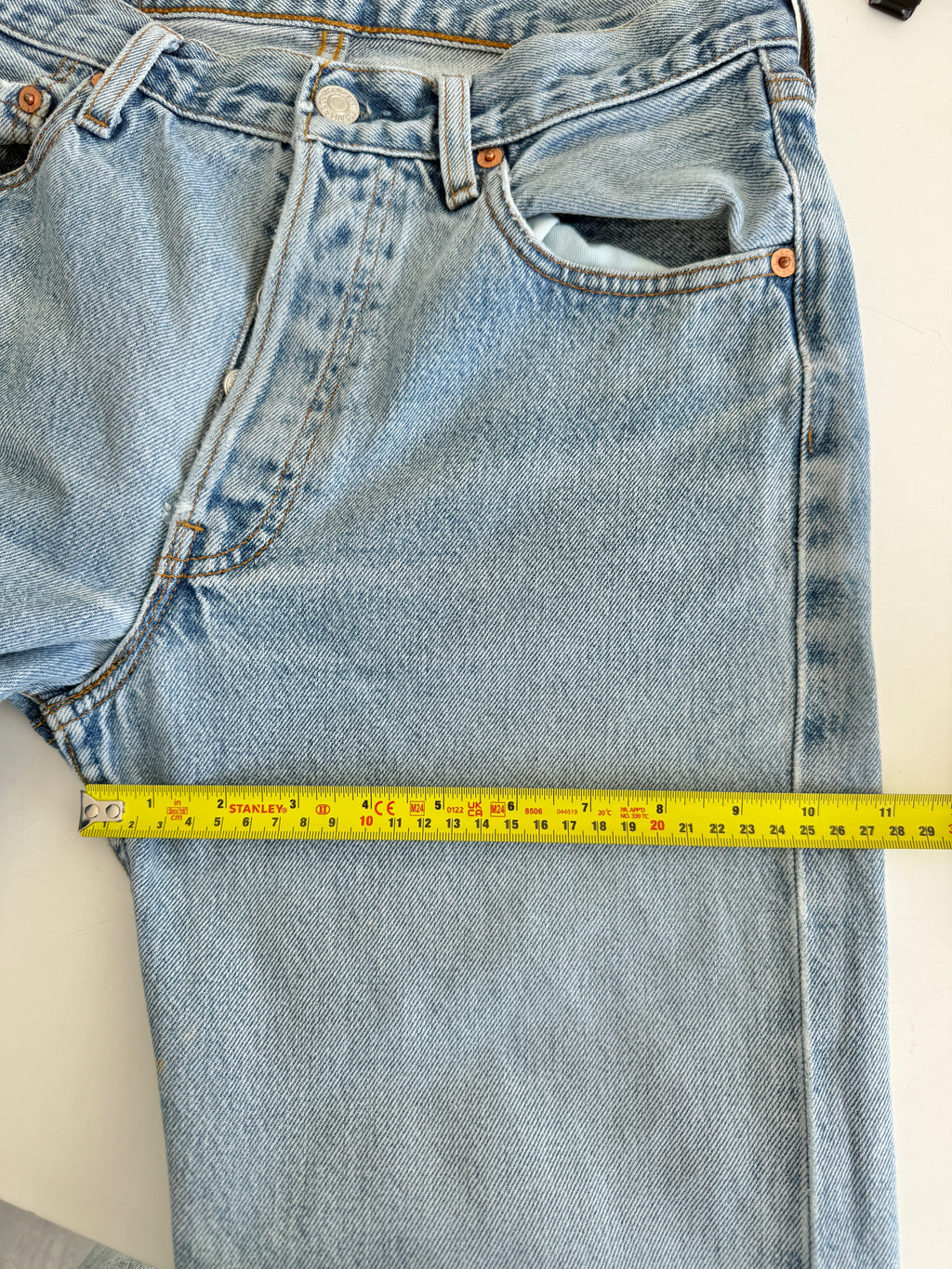 W28 L32 vintage Levis 501 27/28” measured light faded blue denim Levi’s 501s