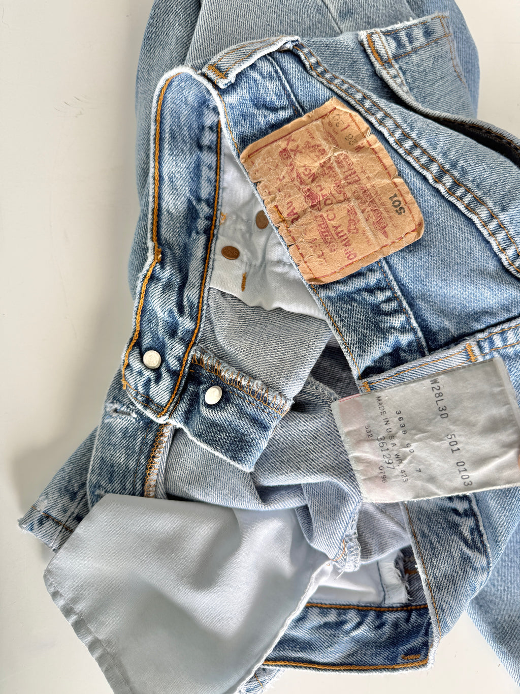 W26 L29 vintage Levis 501s 25/26” light medium blue denim Levi’s 501s 90s USA