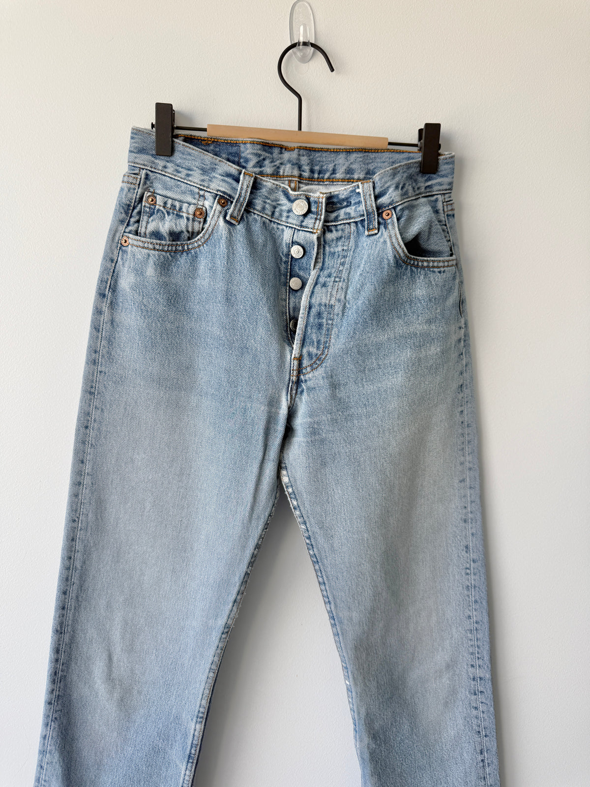 Soft W27 L32 vintage Levis 501s 26/27” measured light blue faded 90s USA 501s slim hips