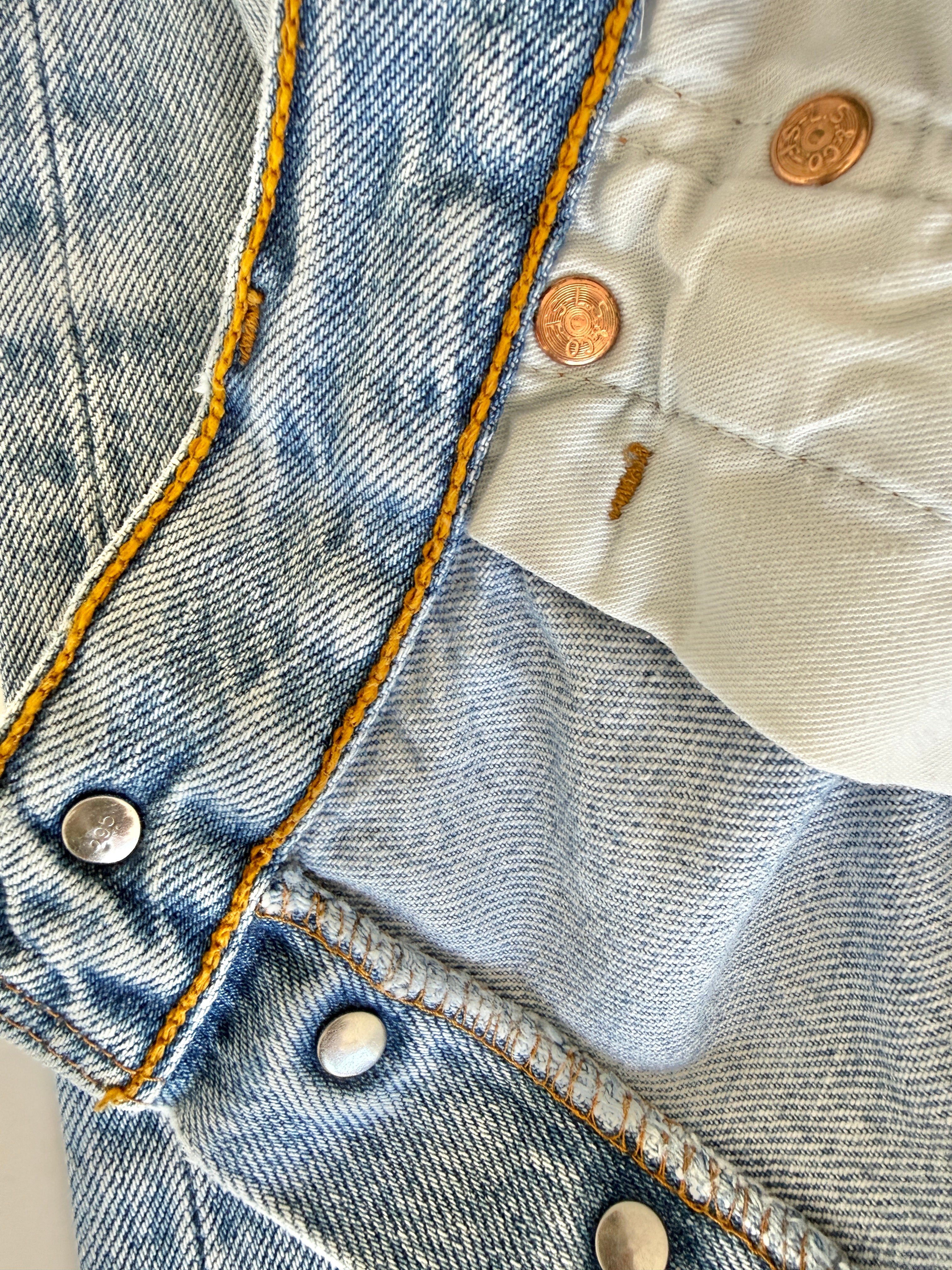 W27 L31 vintage Levis 501 26/27” measured waist medium light blue 501s Y2K nl