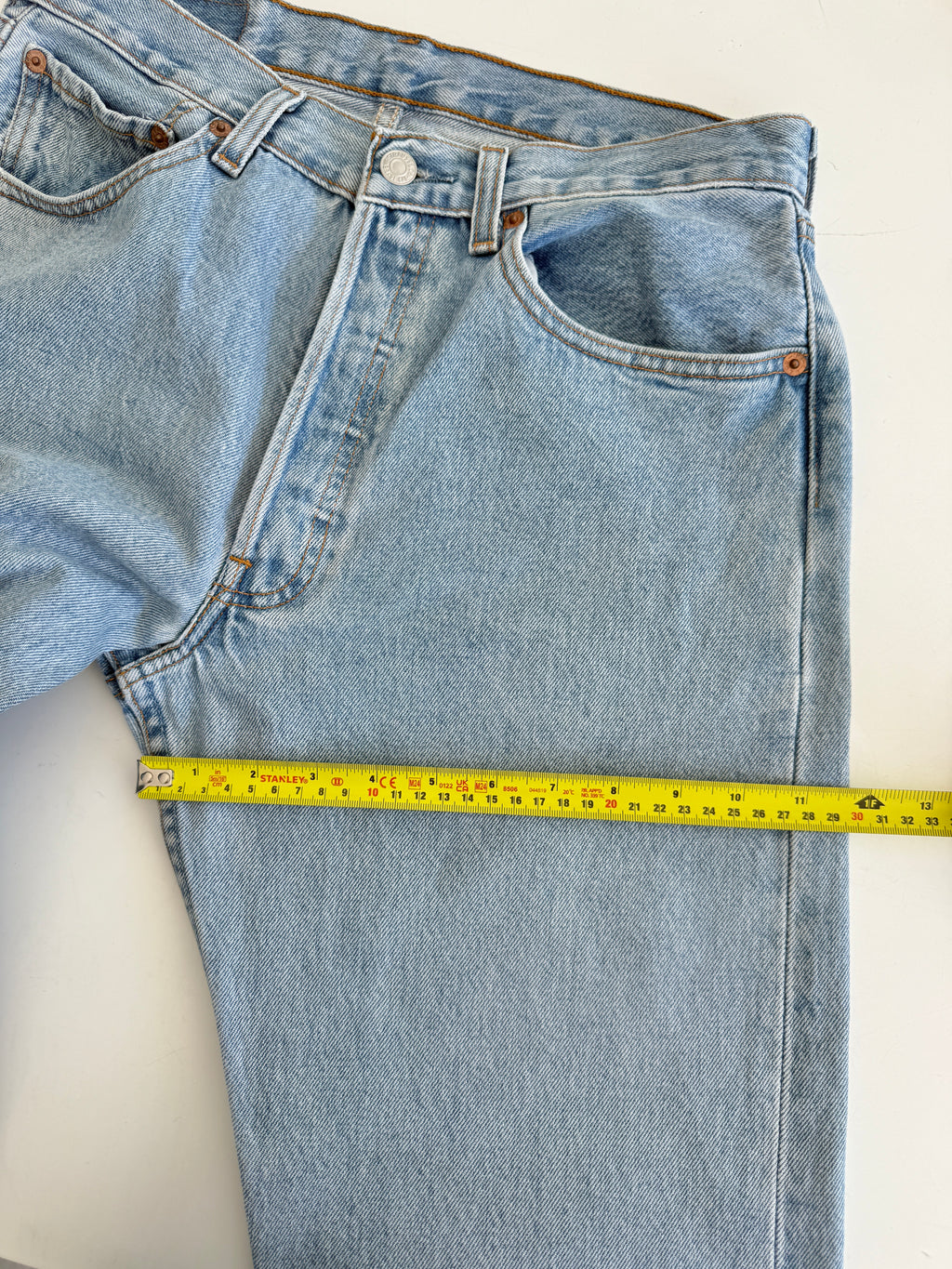 W29 L29 vintage Levis 501s 28/29” measured light blue fade denim 90s 501s