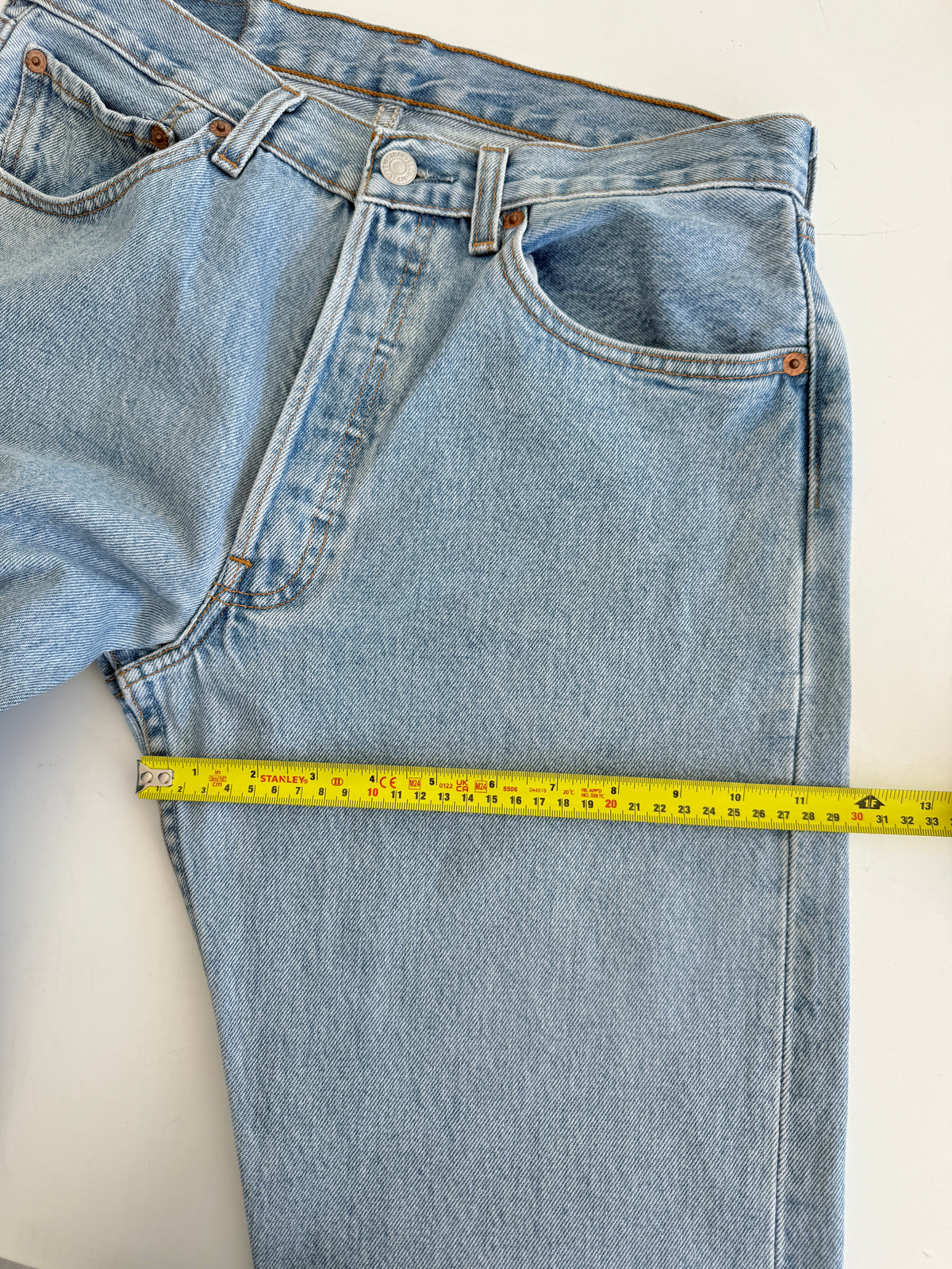 W29 L29 vintage Levis 501s 28/29” measured light blue fade denim 90s 501s