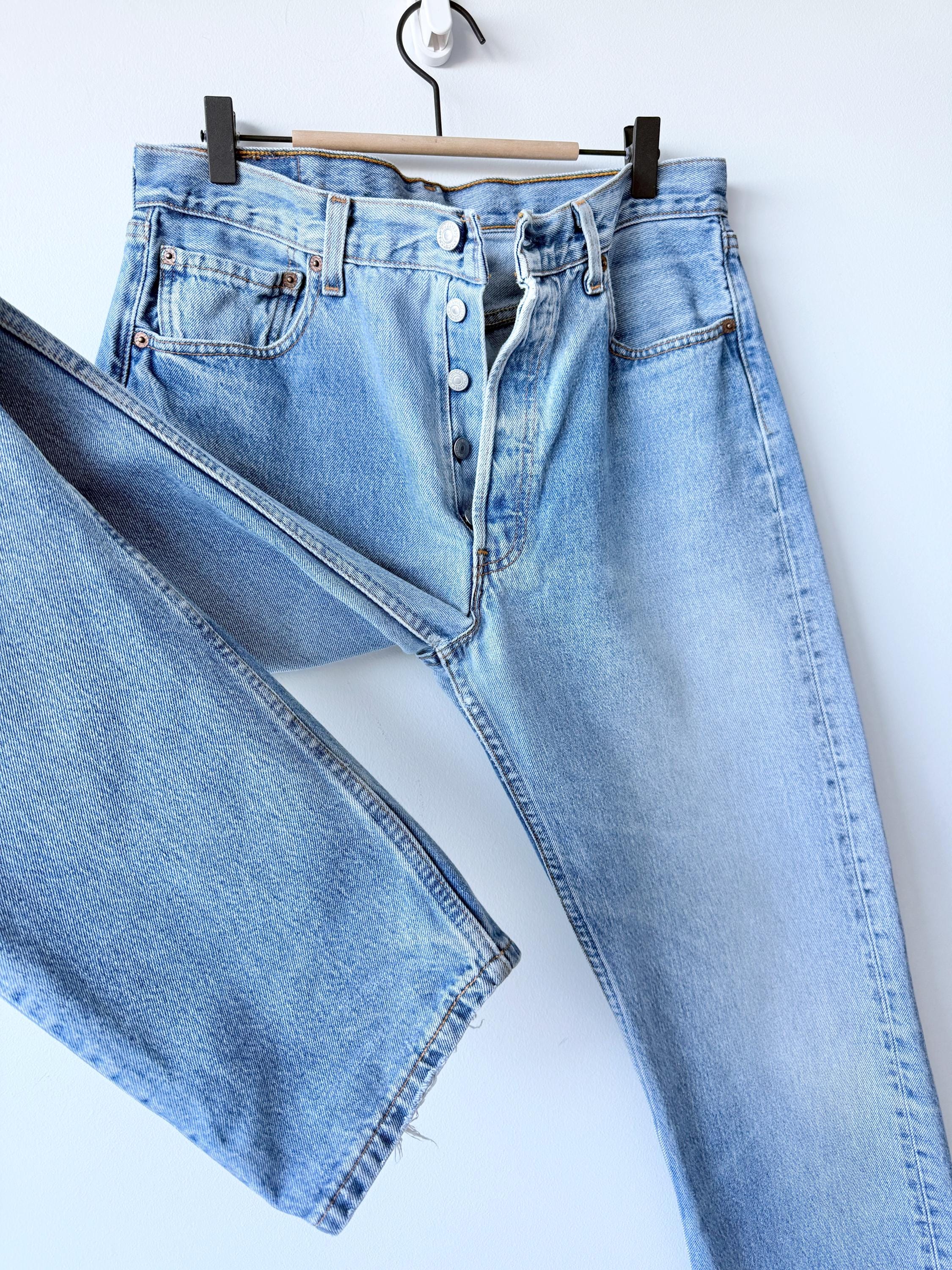 Levis 501 vintage w32 L35 light faded blue 501s made in USA  90s straight leg jeans 501 32” waist