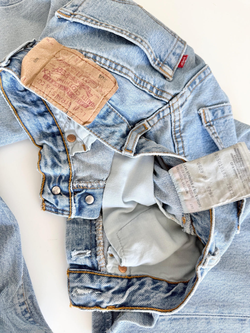 W25 L29 Levis 501 vintage 24-25” waist light blue 501s made in Spain 90s