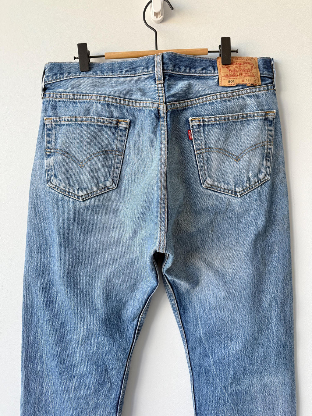 W36 L27 Levis 501 vintage 35-36” measured waist made in Y2K