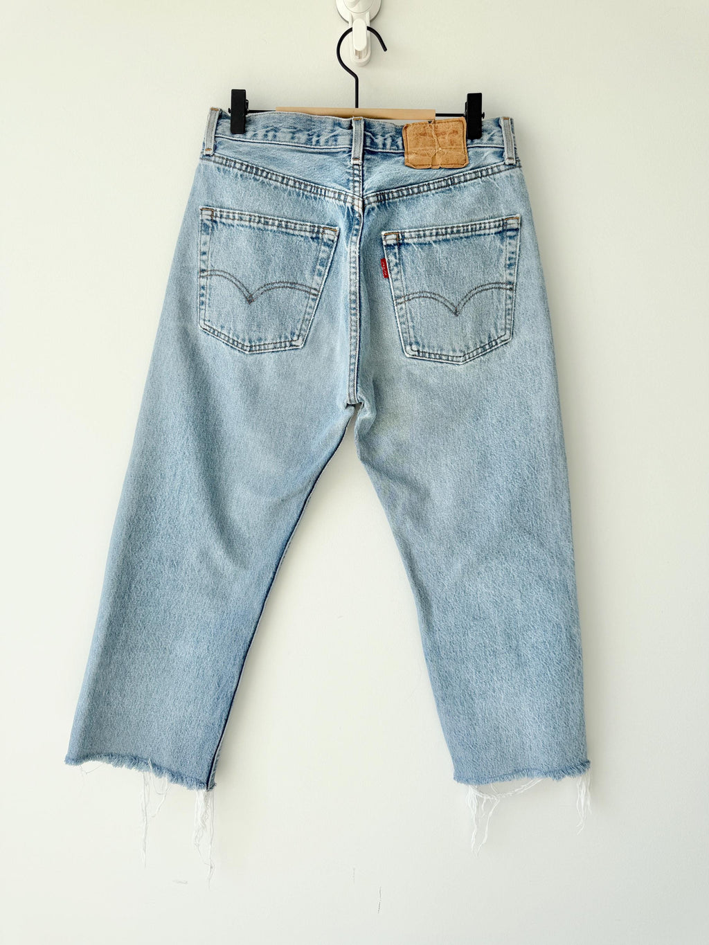 W29 L23 Levis 501 vintage 28-29” measured waist faded light blue 80s-90s made in France