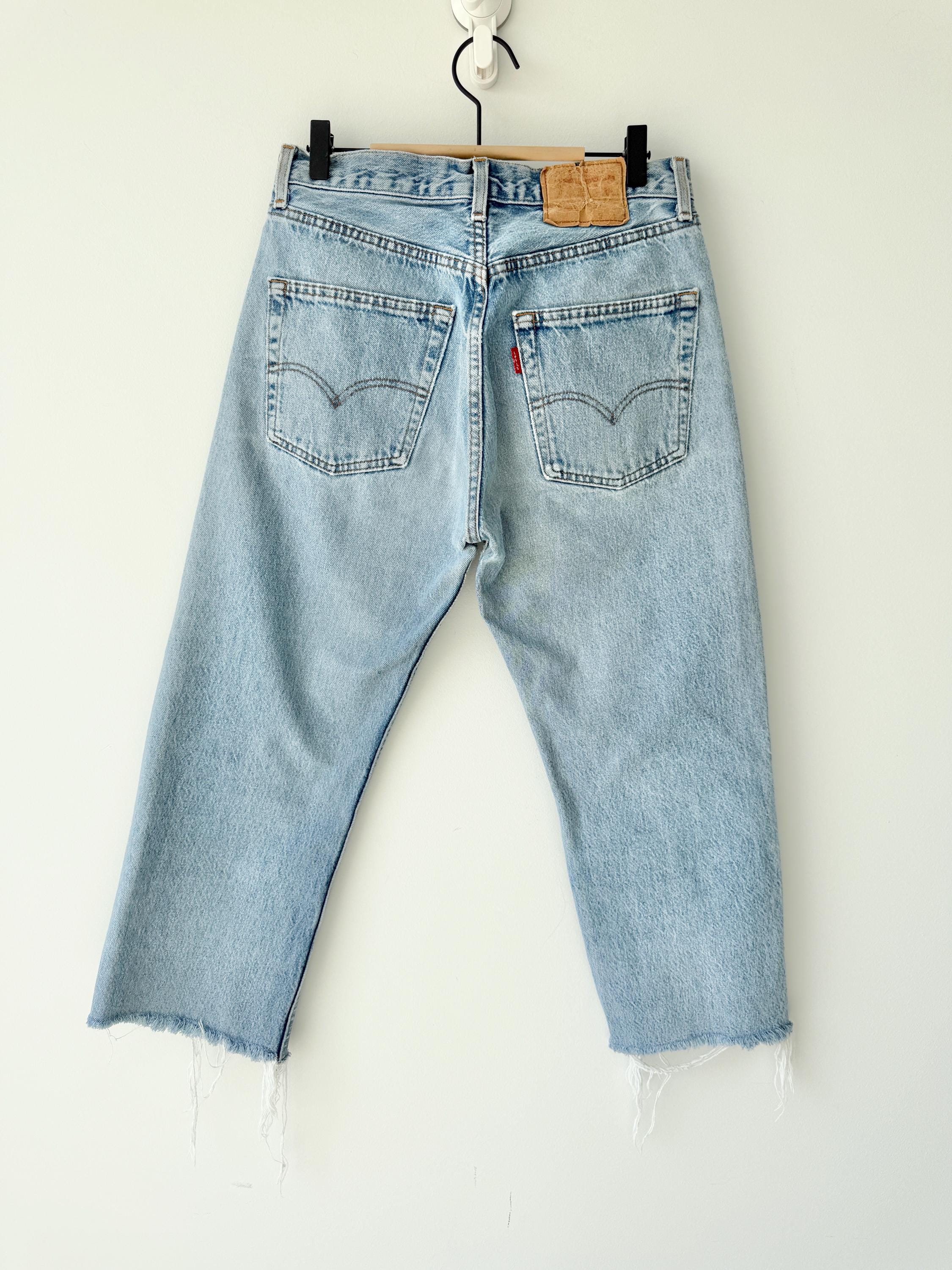 W29 L23 Levis 501 vintage 28-29” measured waist faded light blue 80s-90s made in France