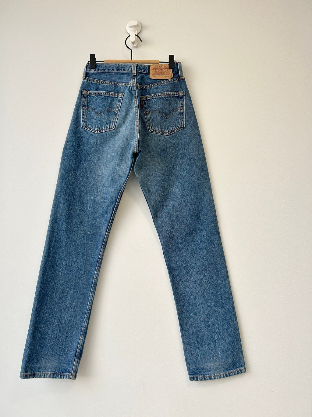 Levis 501 vintage w26 L31 Levi’s 501 medium blue 90s Levi’s USA blue faded blue straight leg blue 501 vintage blue 501 worn vintage Levi’s