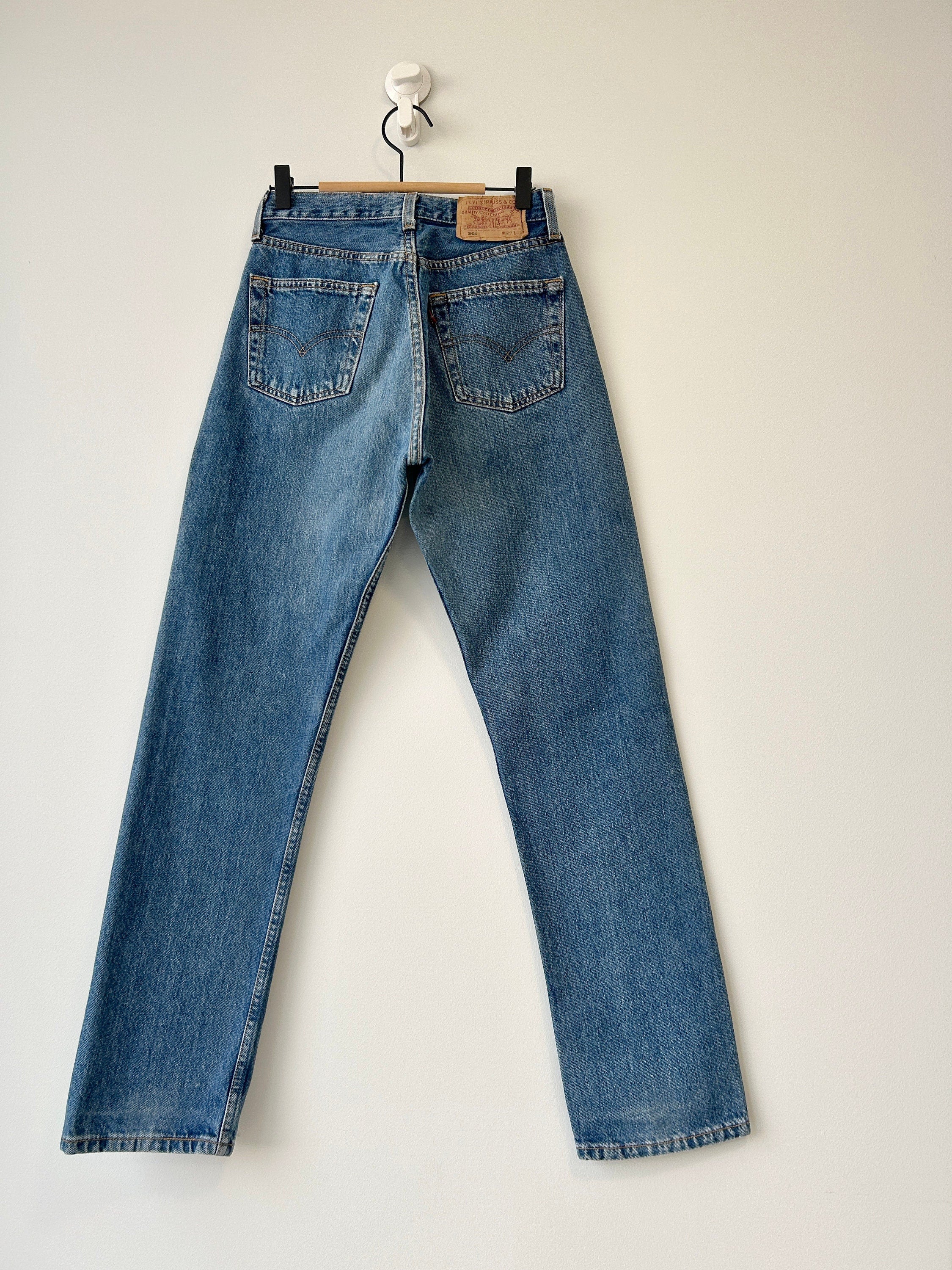Levis 501 vintage w26 L31 Levi’s 501 medium blue 90s Levi’s USA blue faded blue straight leg blue 501 vintage blue 501 worn vintage Levi’s