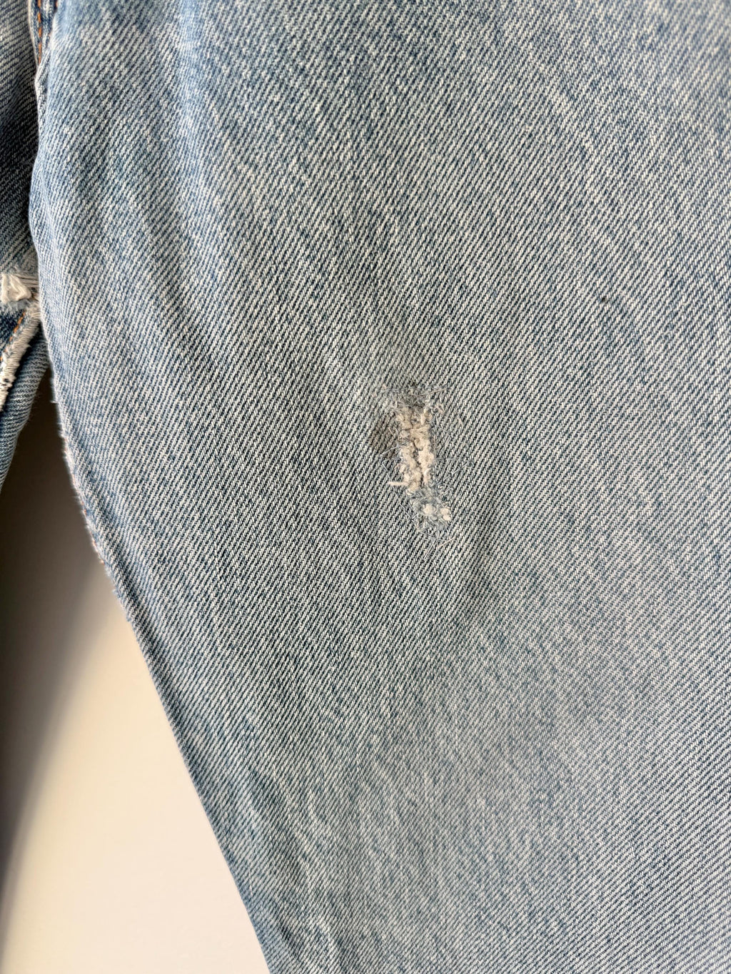 W29 L30 vintage Levis 501 28-29” measured medium blue made in USA 90s for women tag