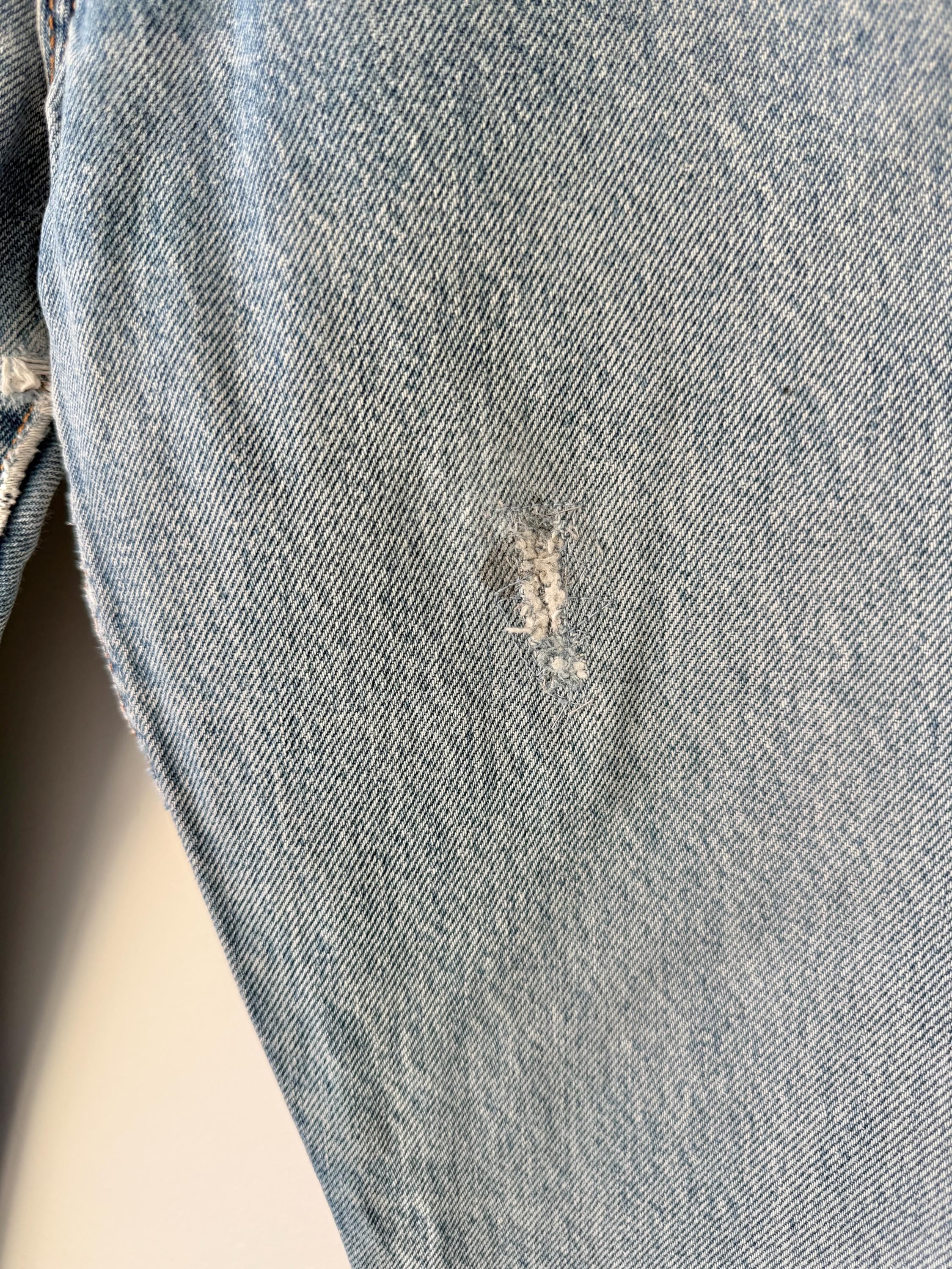 W29 L30 vintage Levis 501 28-29” measured medium blue made in USA 90s for women tag