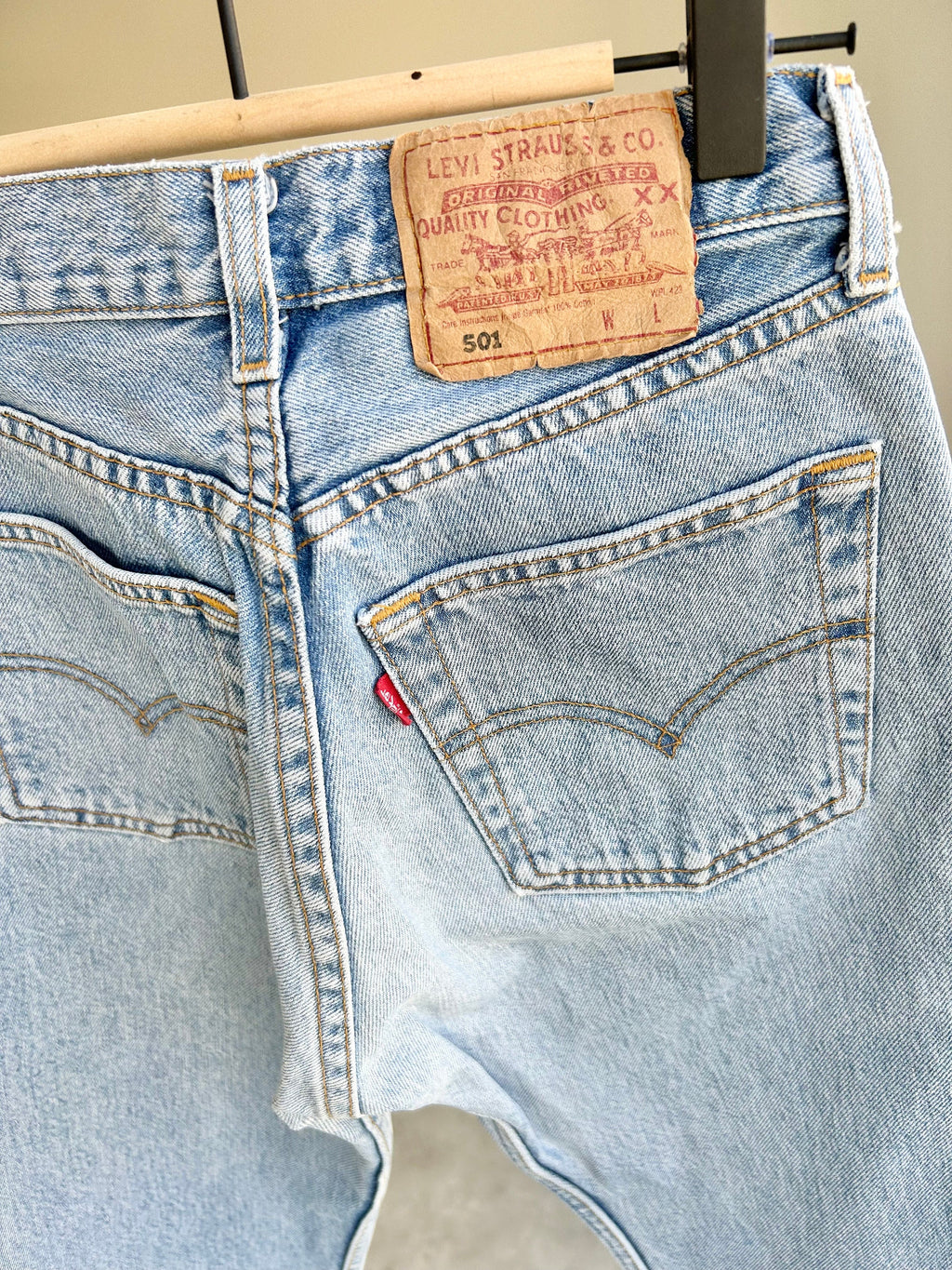 Levis 501 jeans w24 L30 light blue 501 stone wash  blue vintage 501s made in 90s -1