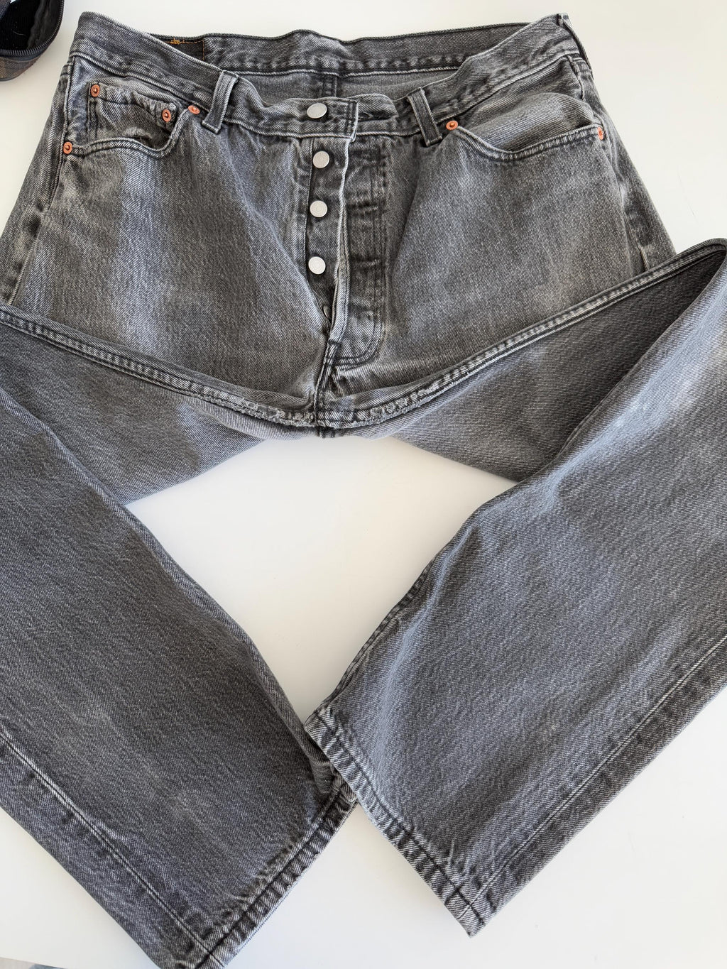 w33 L33 Levis 501 vintage faded  black 90s made in U.K. straight leg jeans 501 32”/33” waist (febuk)