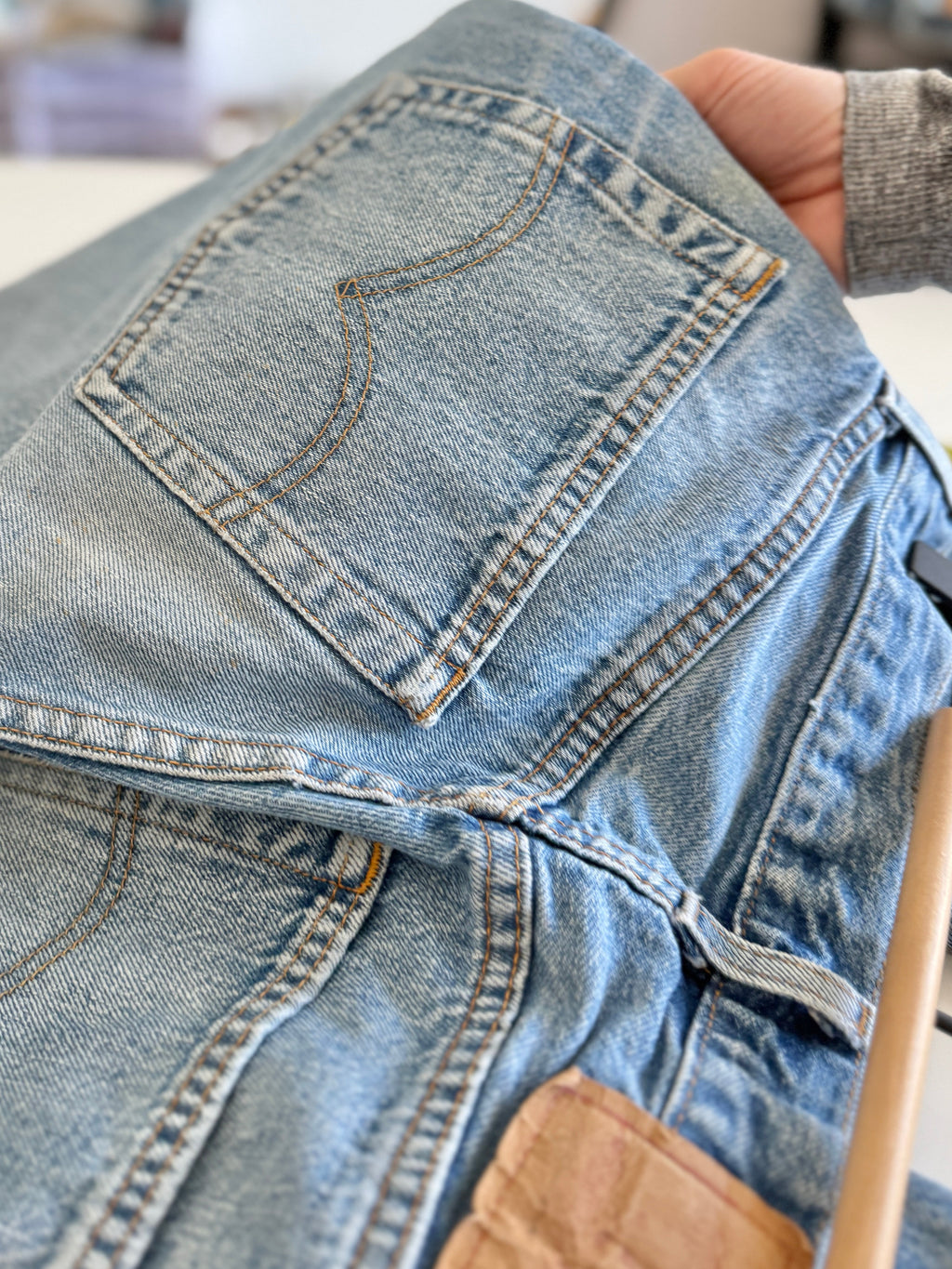 W29 L34 vintage Levis 501 28-29” measured medium faded blue 80s Levi’s 501s